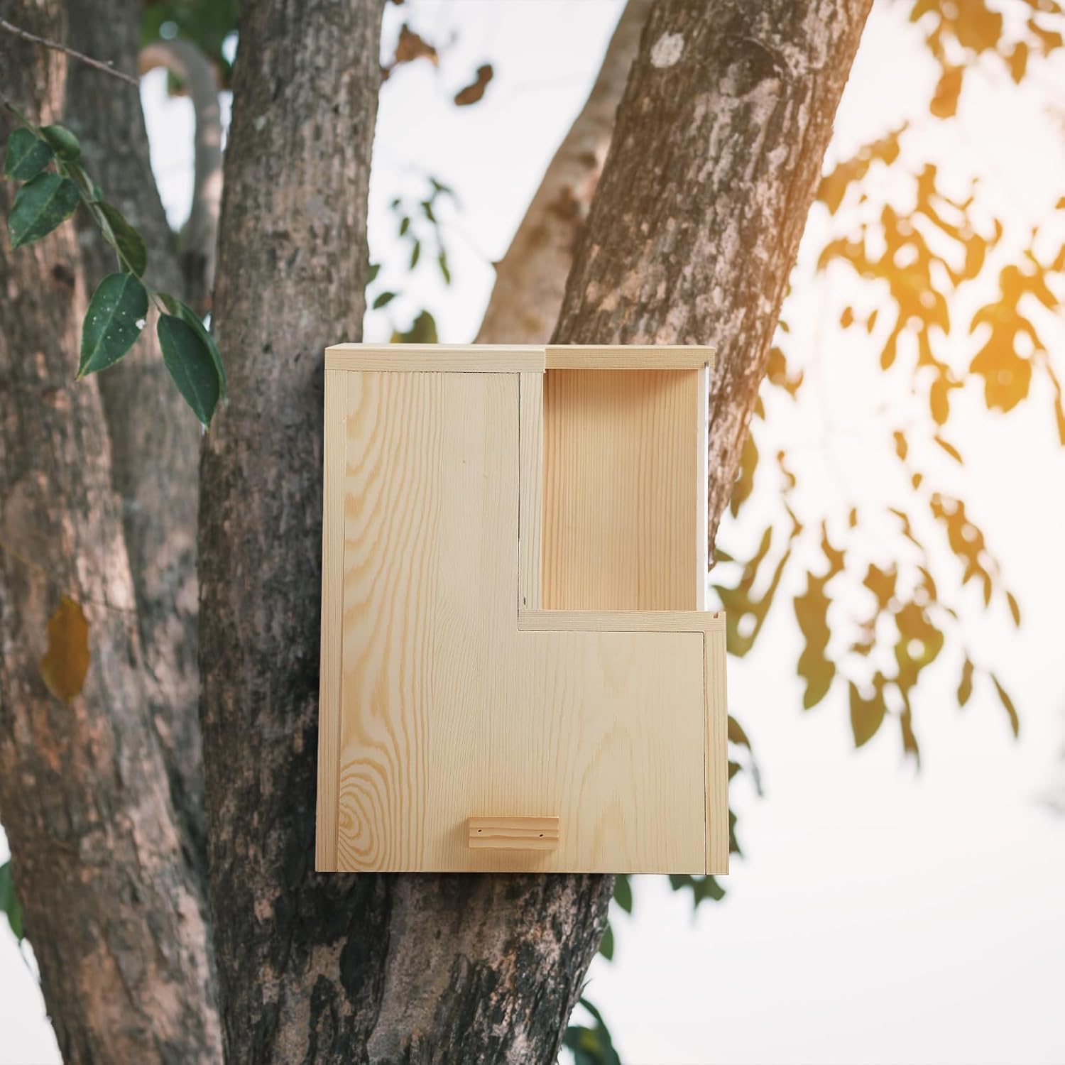 1 Set Large Squirrel Nesting Box Wooden Squirrel Family House for Outside with Screws Pine with Coating Hanging Winter House for Outdoor Garden Shelter Breeding Living, 15 x11 x 6