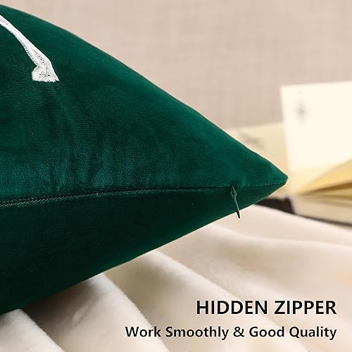 Miniatura 3 de Tosleo Fundas de almohada de terciopelo rojo de Navidad de 16 x 16 pulgadas, paquete de 2 con funda de almohada decorativa suave de cuero dorado