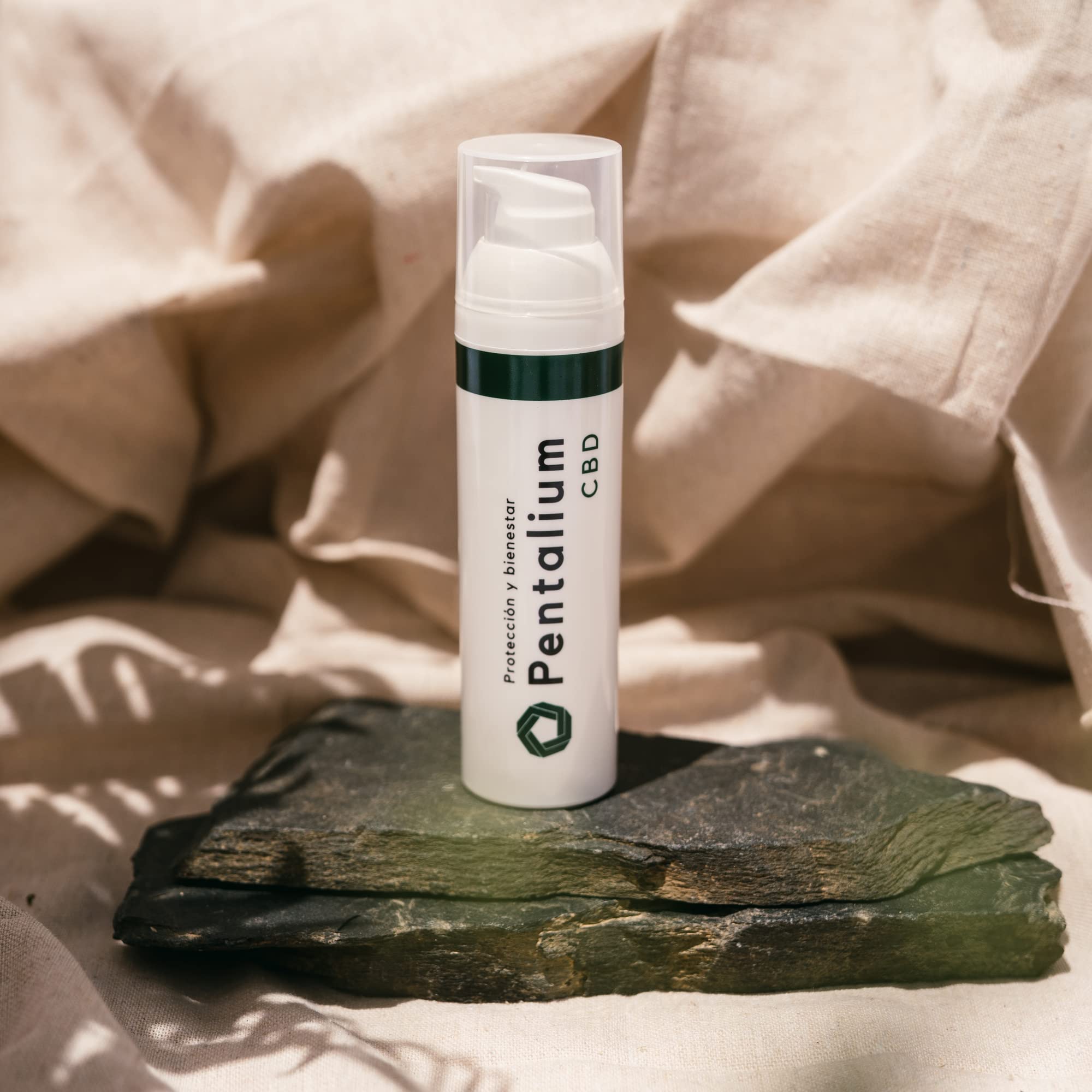Cannabidiol Crema 100% Natural - Crema de CBD para masaje que combina 10 Ingredientes Naturales | Con Condroitina, Glucosamina, MSN, Harpagofito y Boswellia serrata | 75 ml
