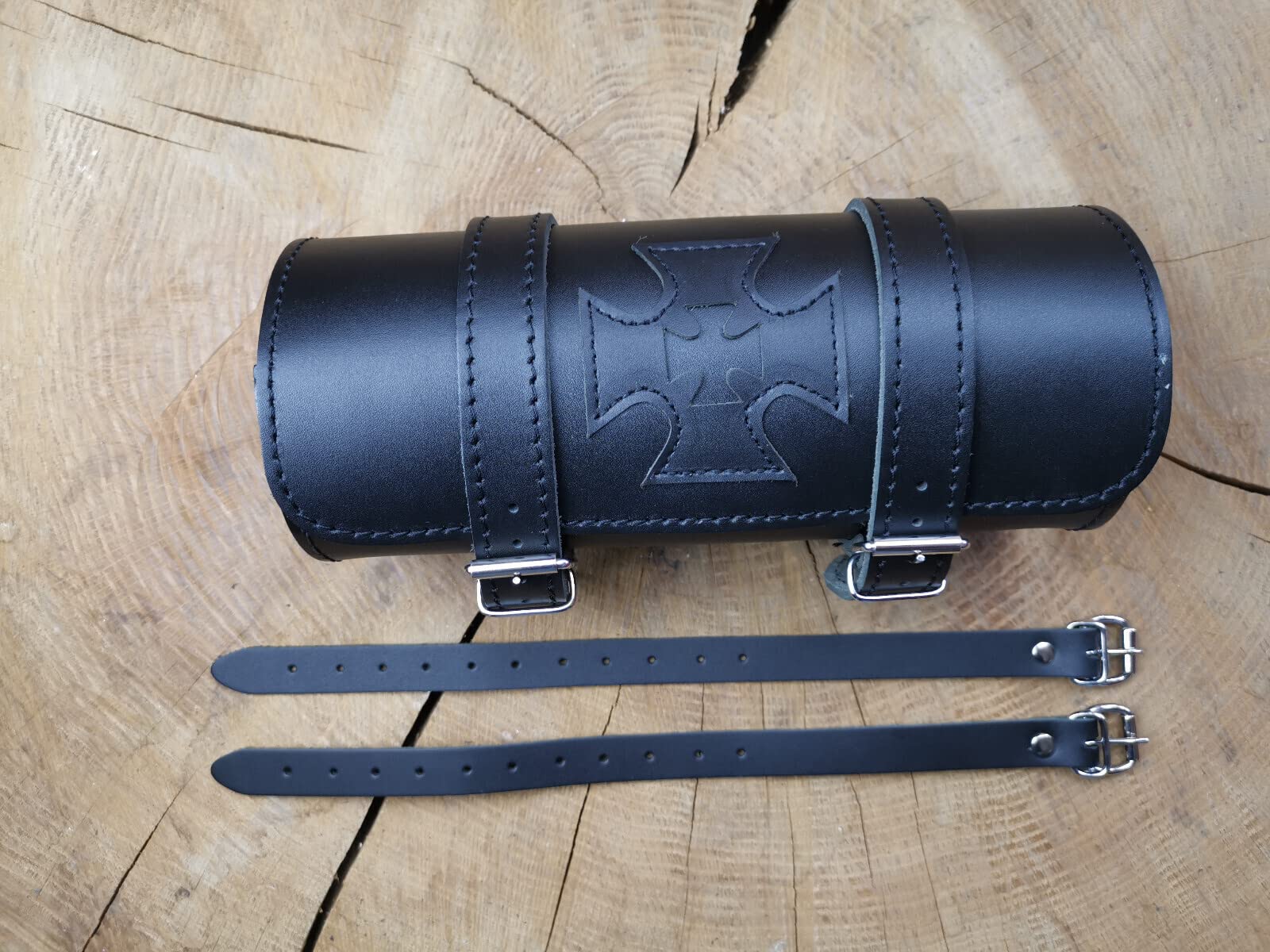 Tool Malteser Kreuz Totenkopf Werkzeugrolle kompatibel mit Harley Chopper Reisekoffer Lederrolle Werkzeugrolle Hot Rod HD Koffer Sissybar Gepäckrolle Motorradkoffer schwarz