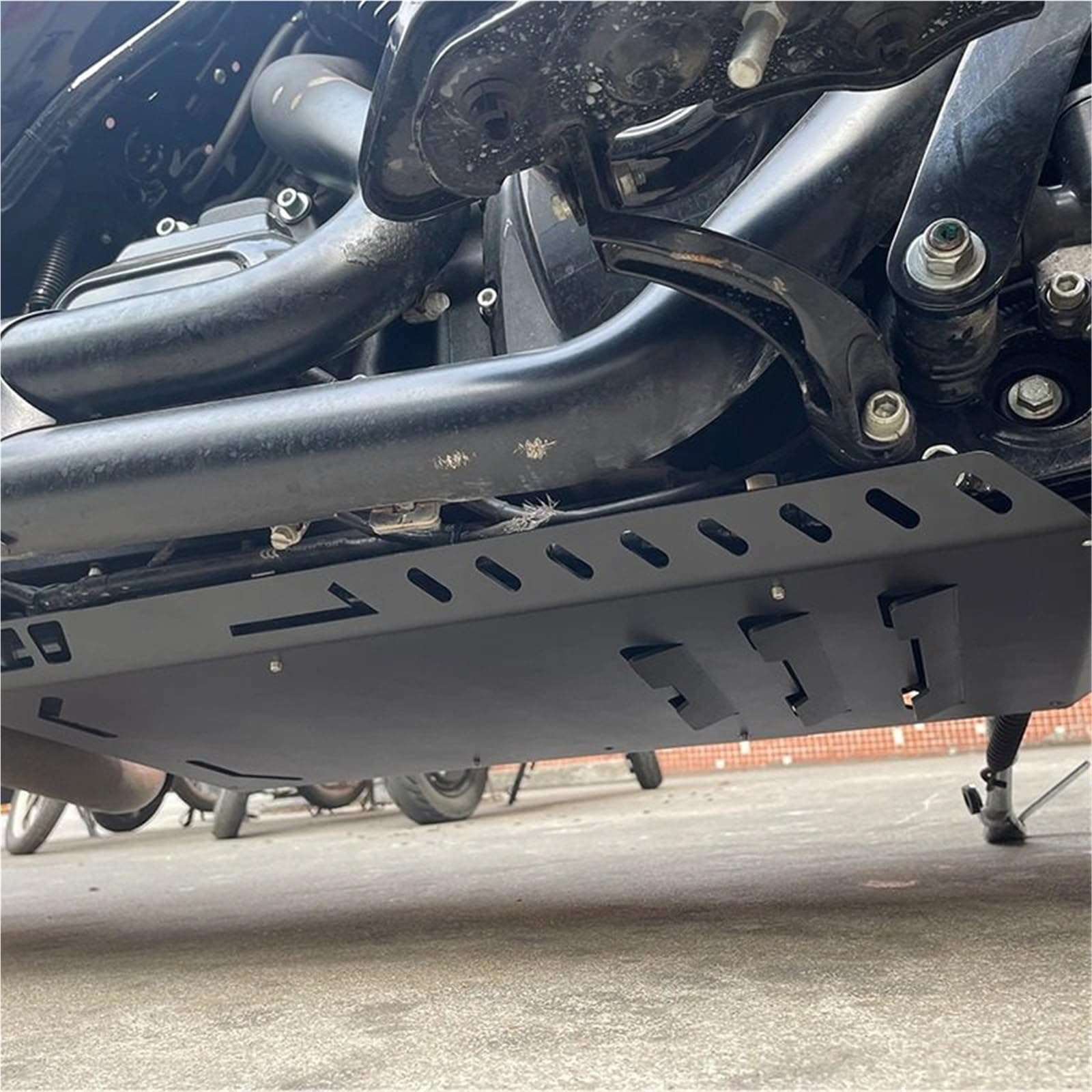 Per Touring Road King dal 2014 in poi Protezione telaio della piastra paramotore della protezione motore motociclo copertura motore Base del Motore(White)