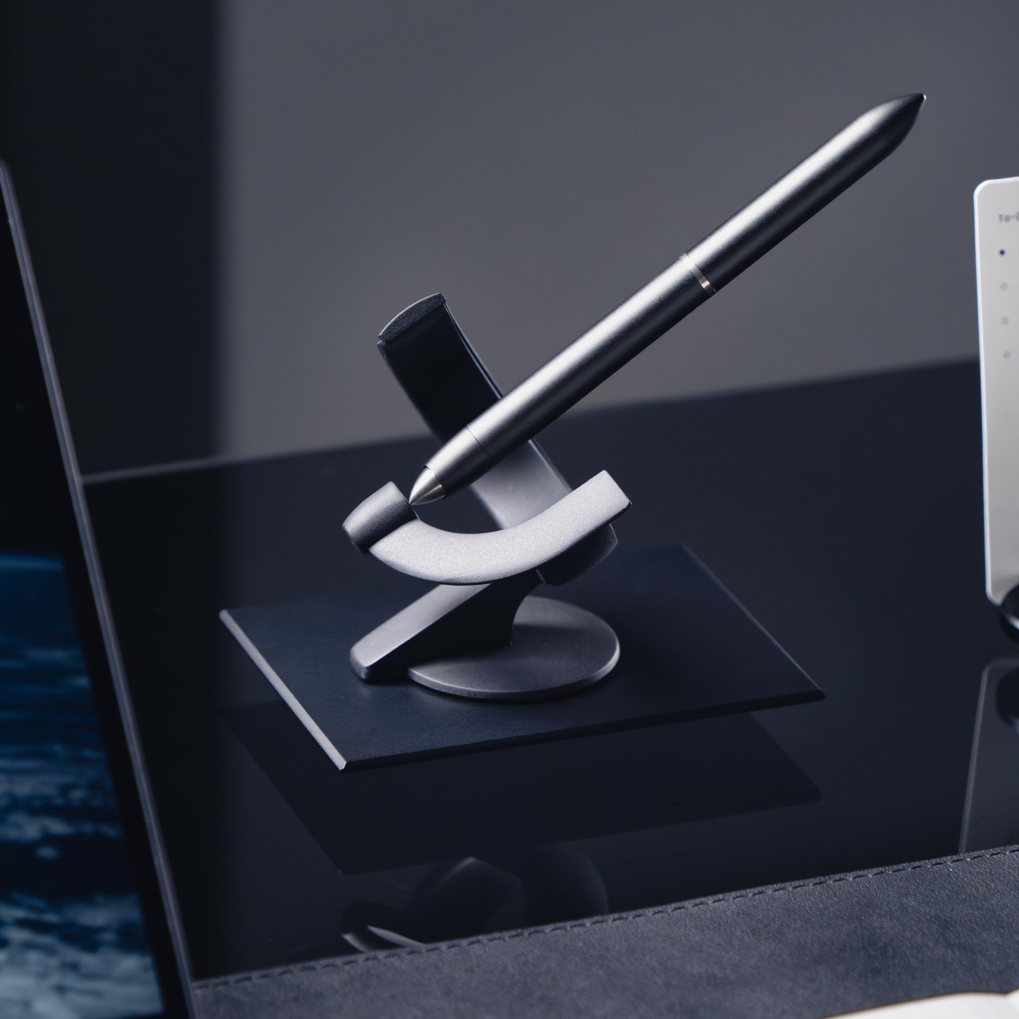 Amazon.co.jp: novium Dock 金属製オーガナイザー ホバーペンホルダー