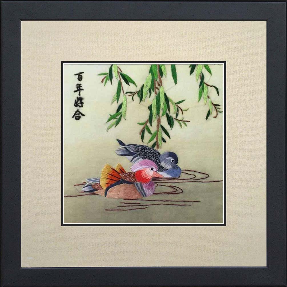 Silk Art 100% Handmade Love Birds Fengshui Silk Embroidery Framed 13 * 13 inch， Mandarin Ducks playing in the Water Painting for Bride Couple Lover Wedding SilkArt017