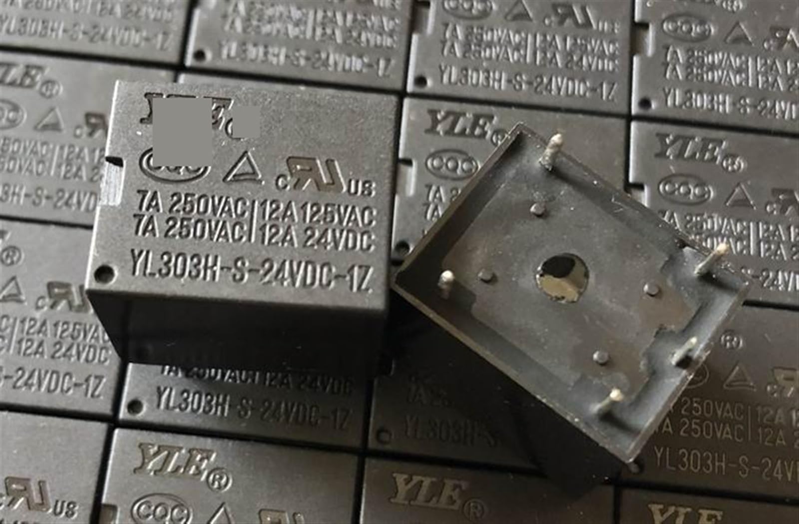 Relé YL303H-S-12VDC-1Z T73-1C de 5 pines para proyectos de electrónica 2