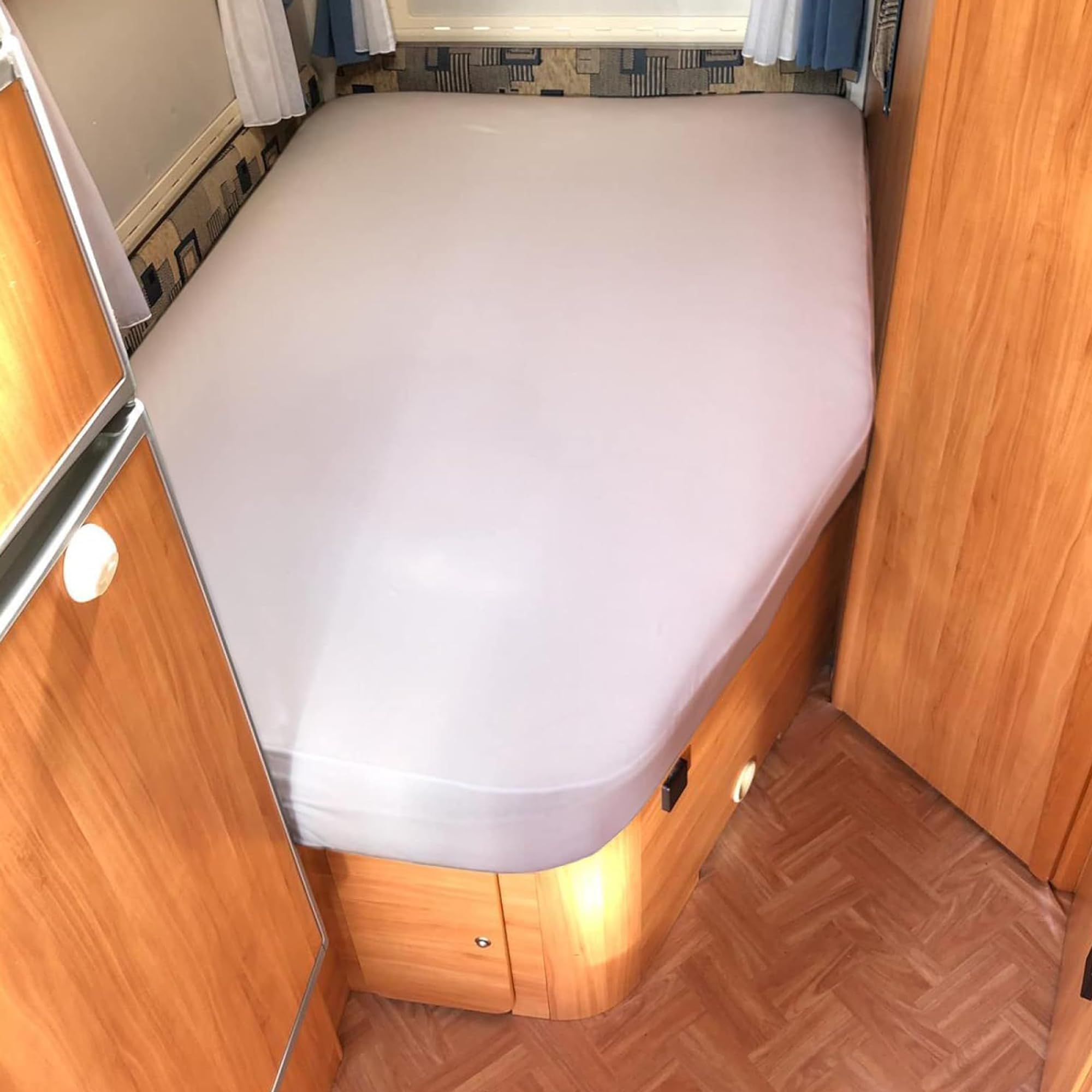 1 Protège Matelas Molton en Flanelle - pour Camping Car - Lit français - Lit Caravane – Oeko Tex - 80% Coton - Angle Droite (135-160cmx190-210cm)