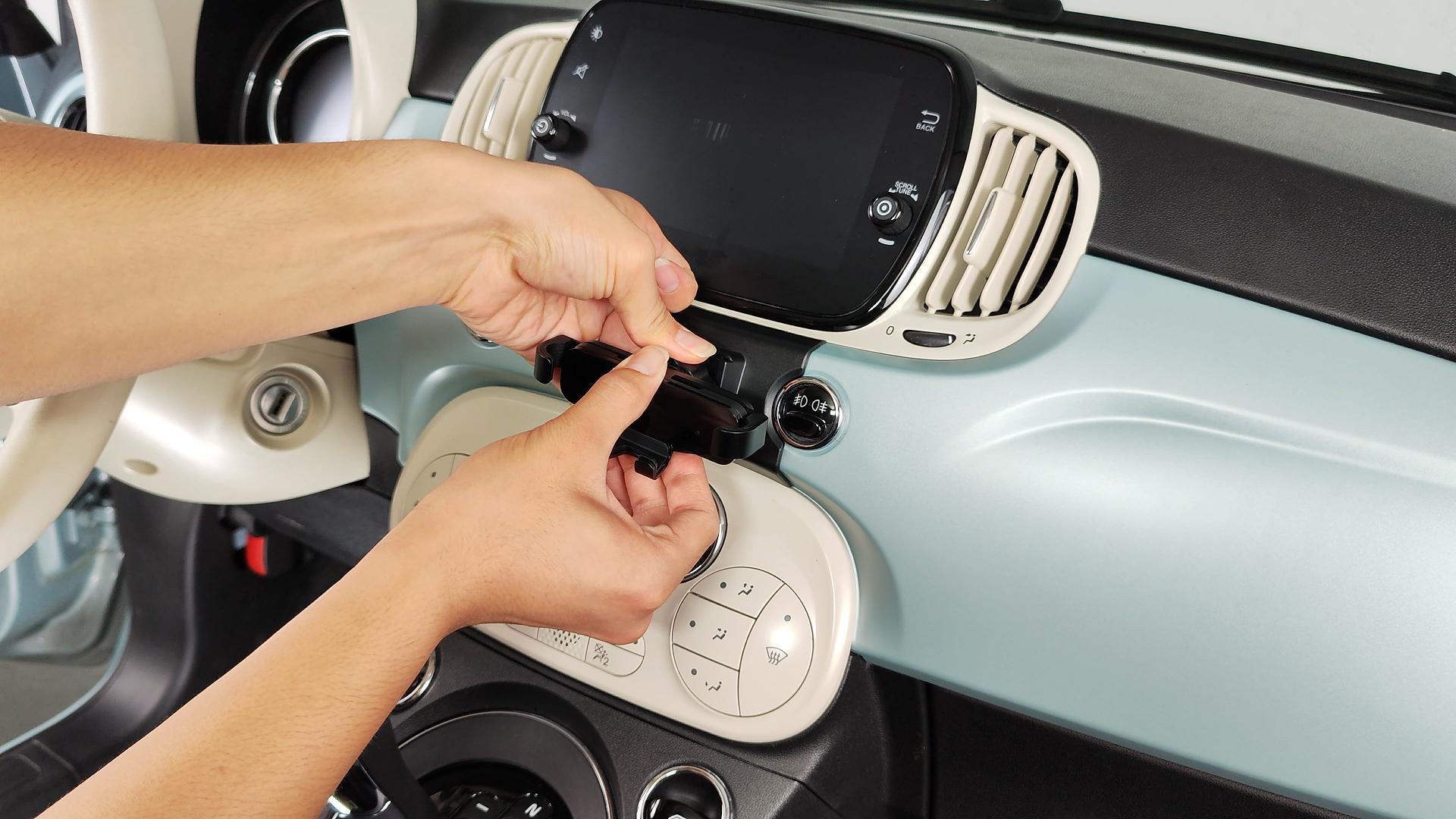 METYOUCAR Auto telefoonhouder voor Fiat 500 2007-2016-2024 Draaibare vaste telefoonhouder voor auto geschikt voor iPhone Android en universeel smartphones Mount (D-stijl