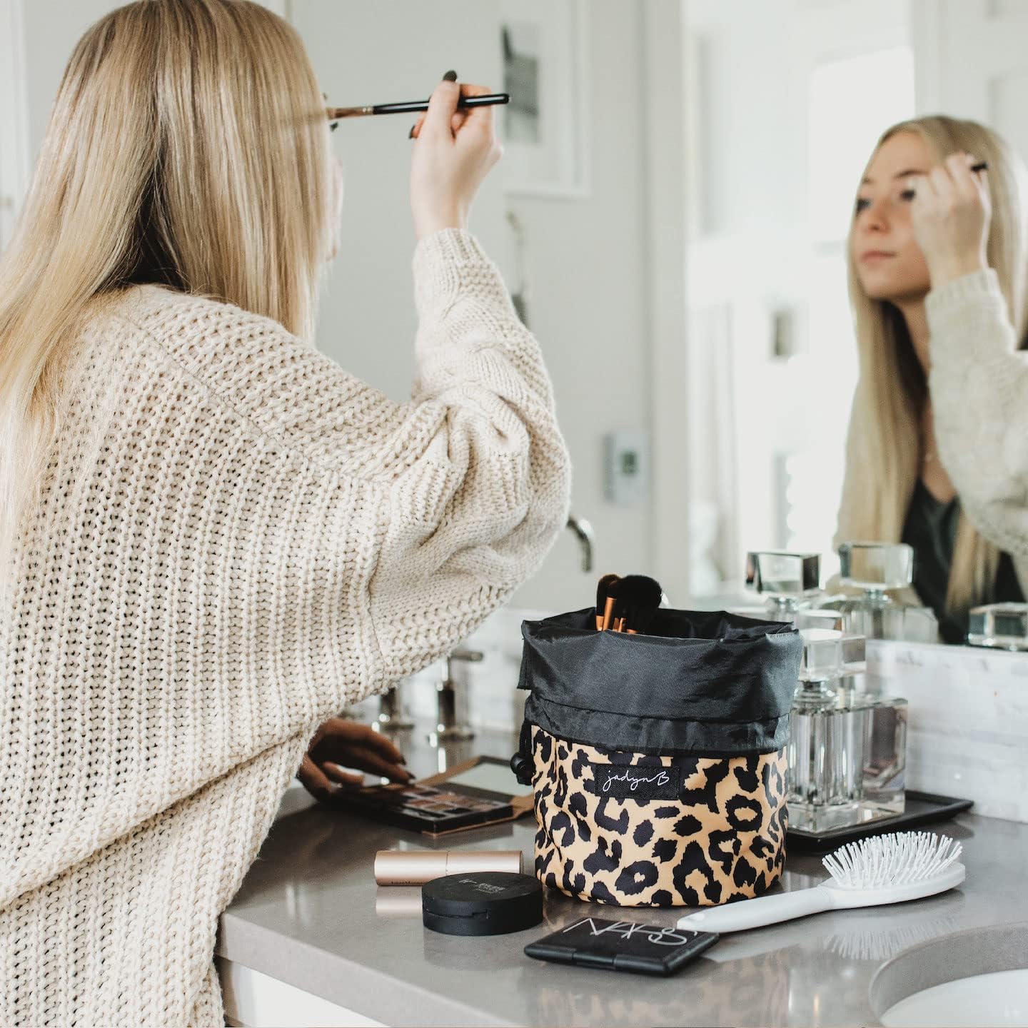 Jadyn Durable Cinch Top Makeup Organizer - Compact Travel Makeup Bag - 7 Interior Pockets for Cosmetics - Drawstring Toiletry Travel Bag for Women - 6L Storage Capacity - (Leopard) - Image 5