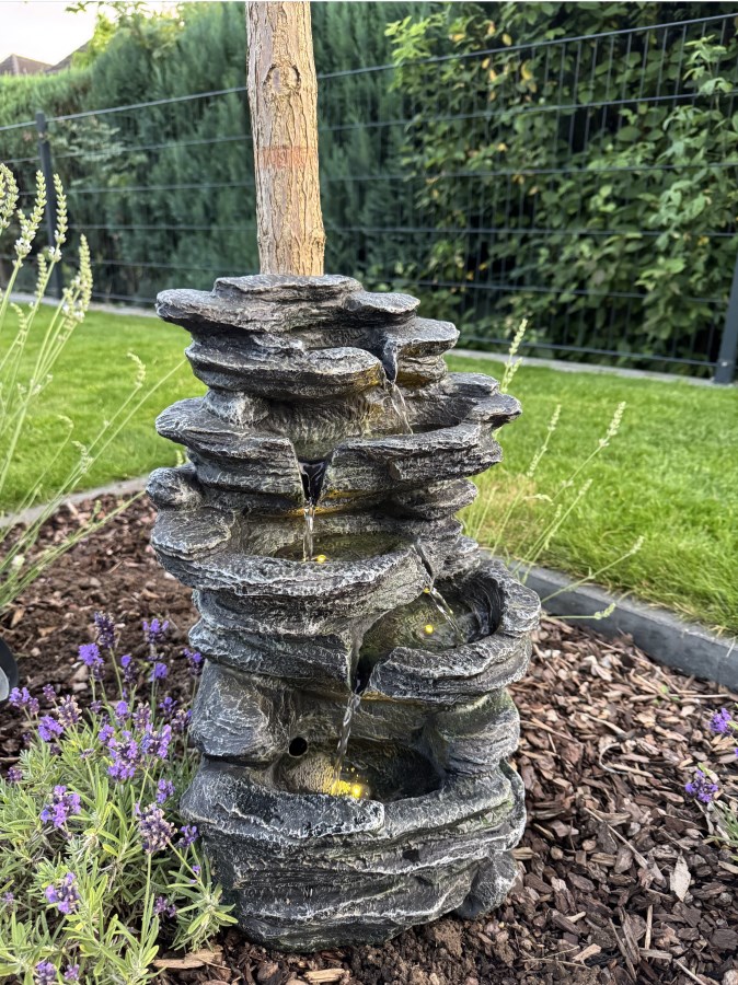 Solar-Wasserfallbrunnen Aus Terrakotta – 4-stöckig, Mit Akku & Erdspieß – Für Garten, Terrasse