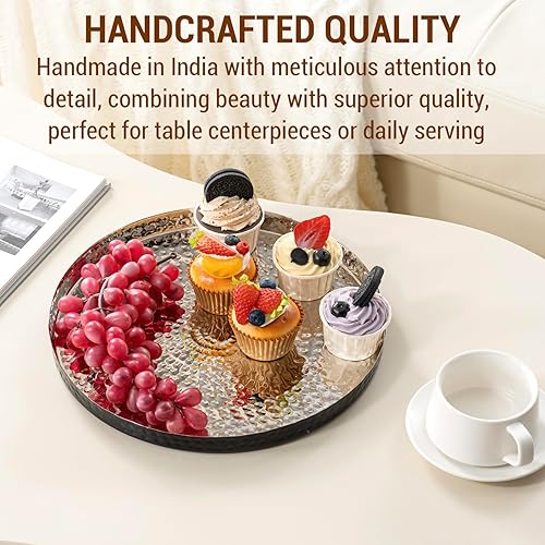 Miniatura 3 de MyGift Bandeja decorativa redonda de 12 pulgadas, chapada en tono plateado, aluminio martillado con acento negro mate, plato para centro de mesa o