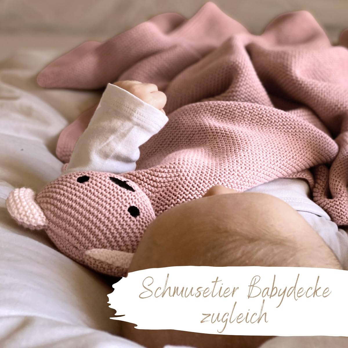 DIKOS Original Babydecke SCHMUSE-Bär (Altrosa) – Premium 2-in-1 Neugeborenen Kuscheldecke & Schmusetuch – aus weicher gestrickter Bio-Baumwolle (GOTS/Oeko-TEX) – Geschenk zur Geburt für Baby Mädchen