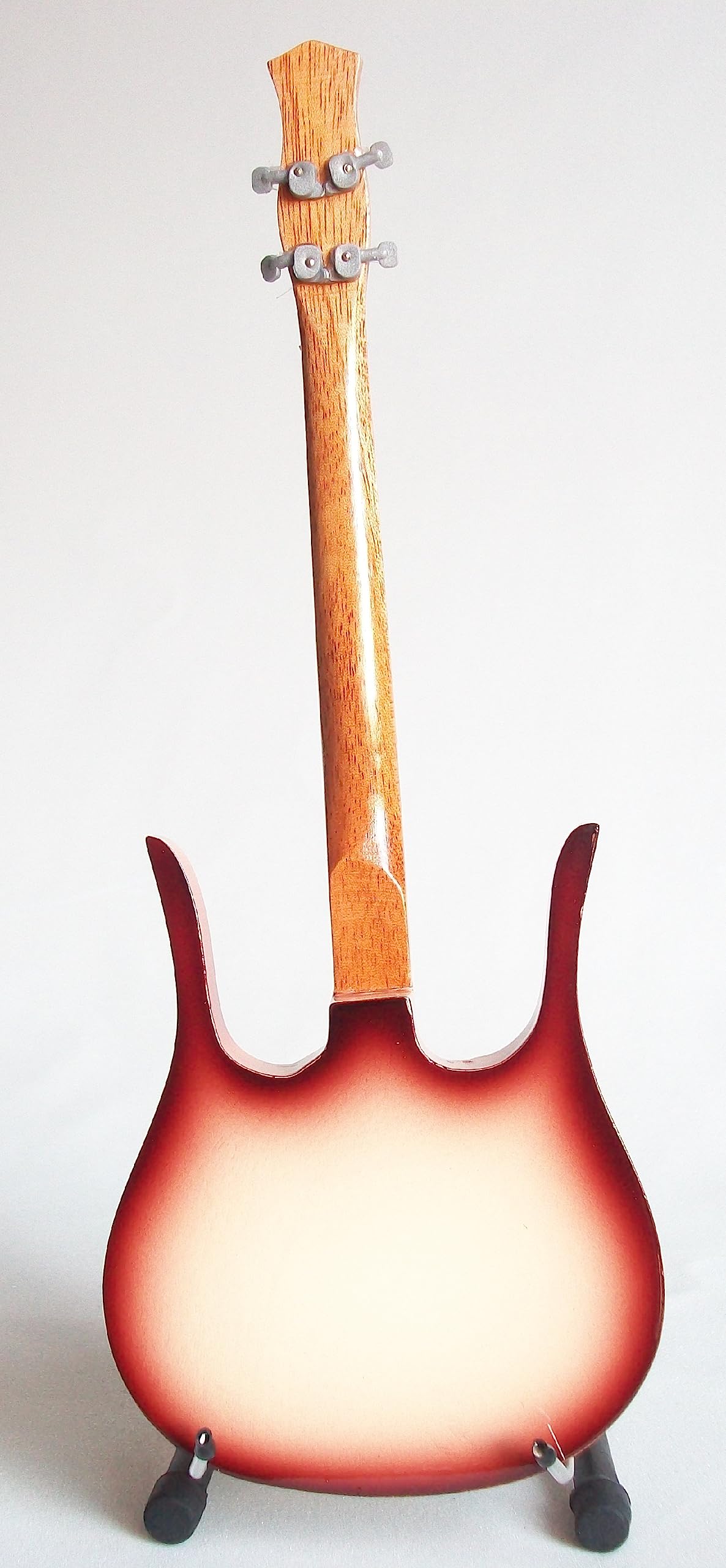 Guitare basse miniature Lyre danelectro - Victoria de Angelis de Maneskin