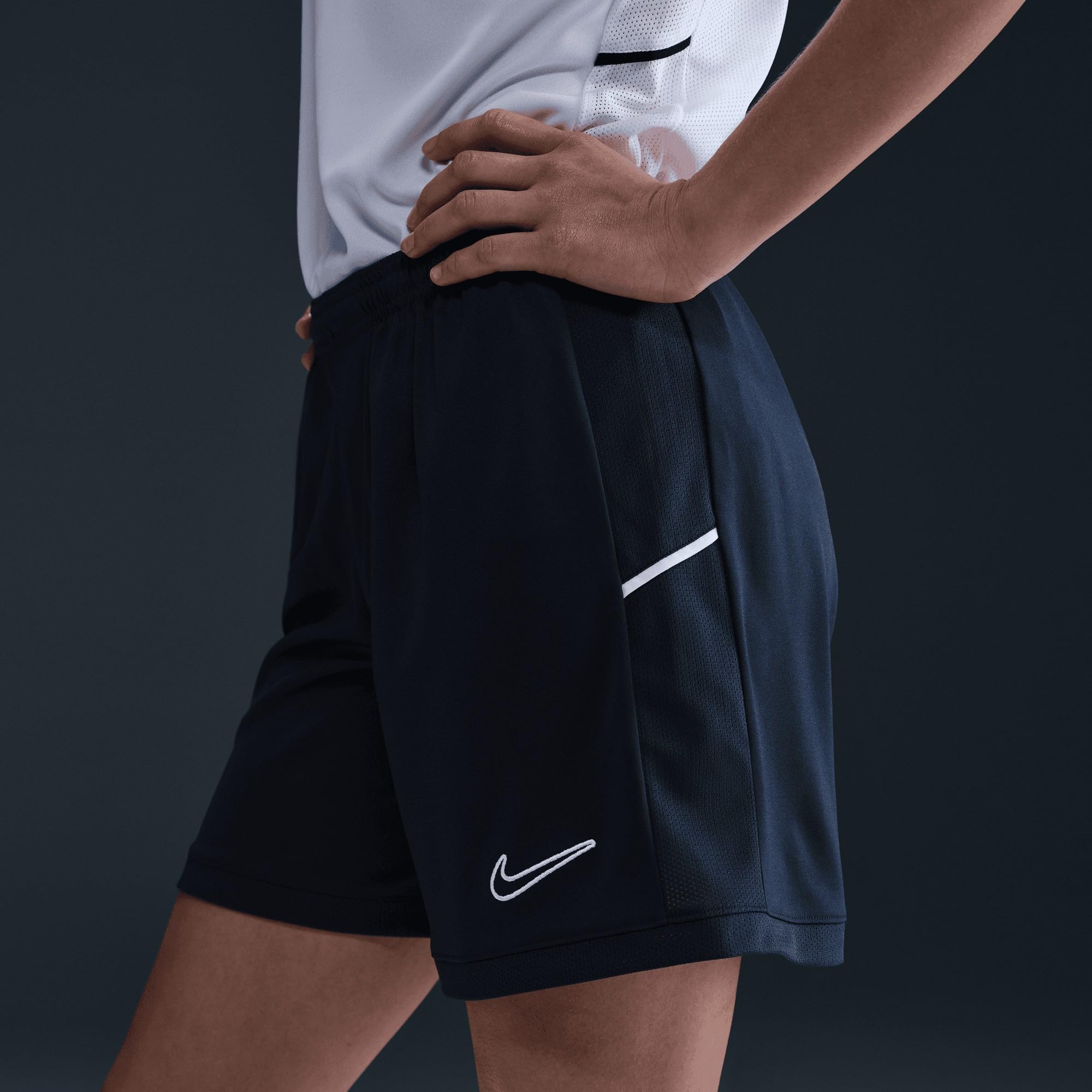 Nike Dri-FIT Academy 25 gestrickte Fußballshorts für Damen, FZ9780