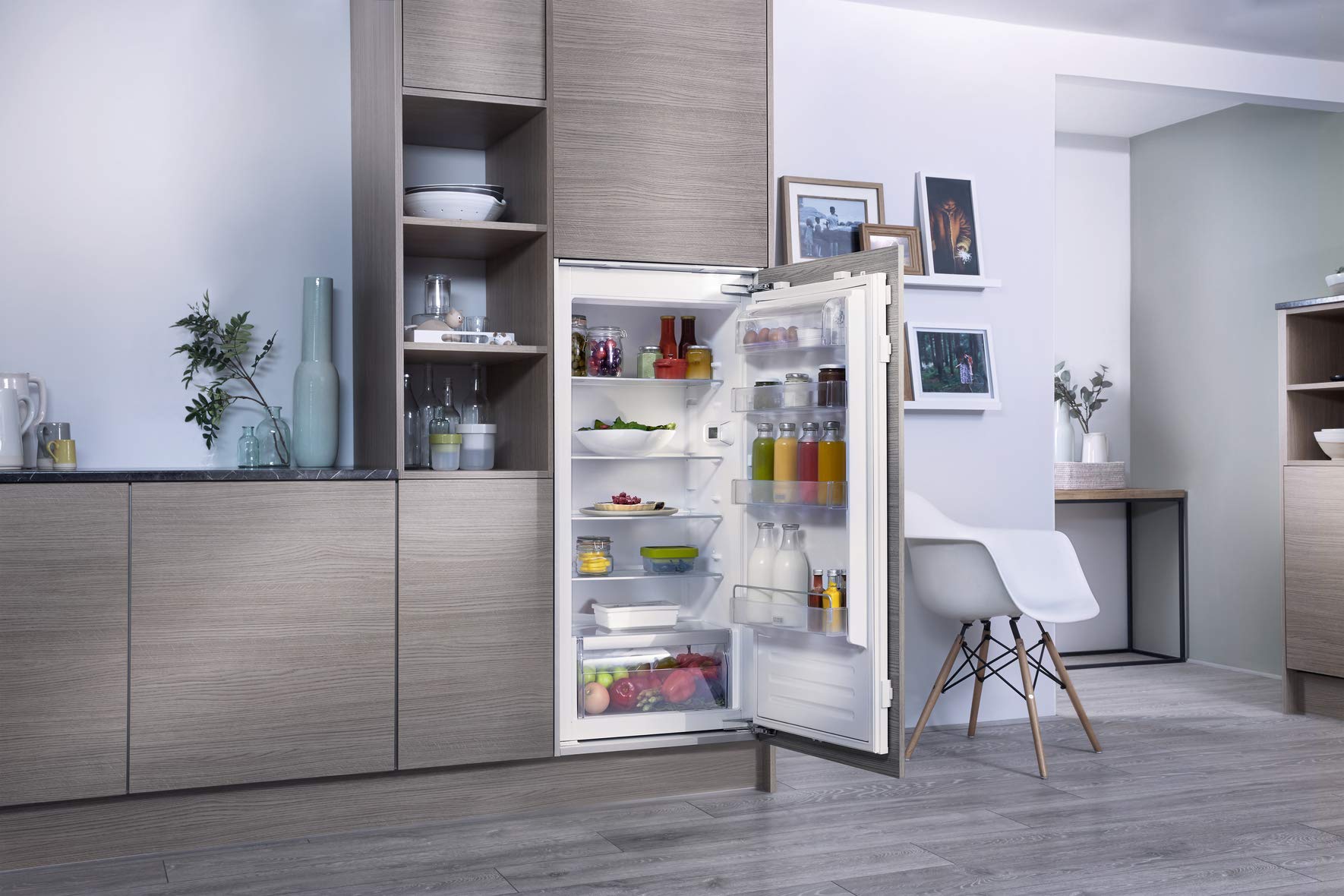 Bauknecht KSI 12VF2 Einbau-Kühlschrank (Nische 122) / Gesamtnutzinhalt: 209 Liter/ Abtauautomatik im Kühlteil / Elektronische Temperaturregelung / Elektronische Steuerung über LED Display