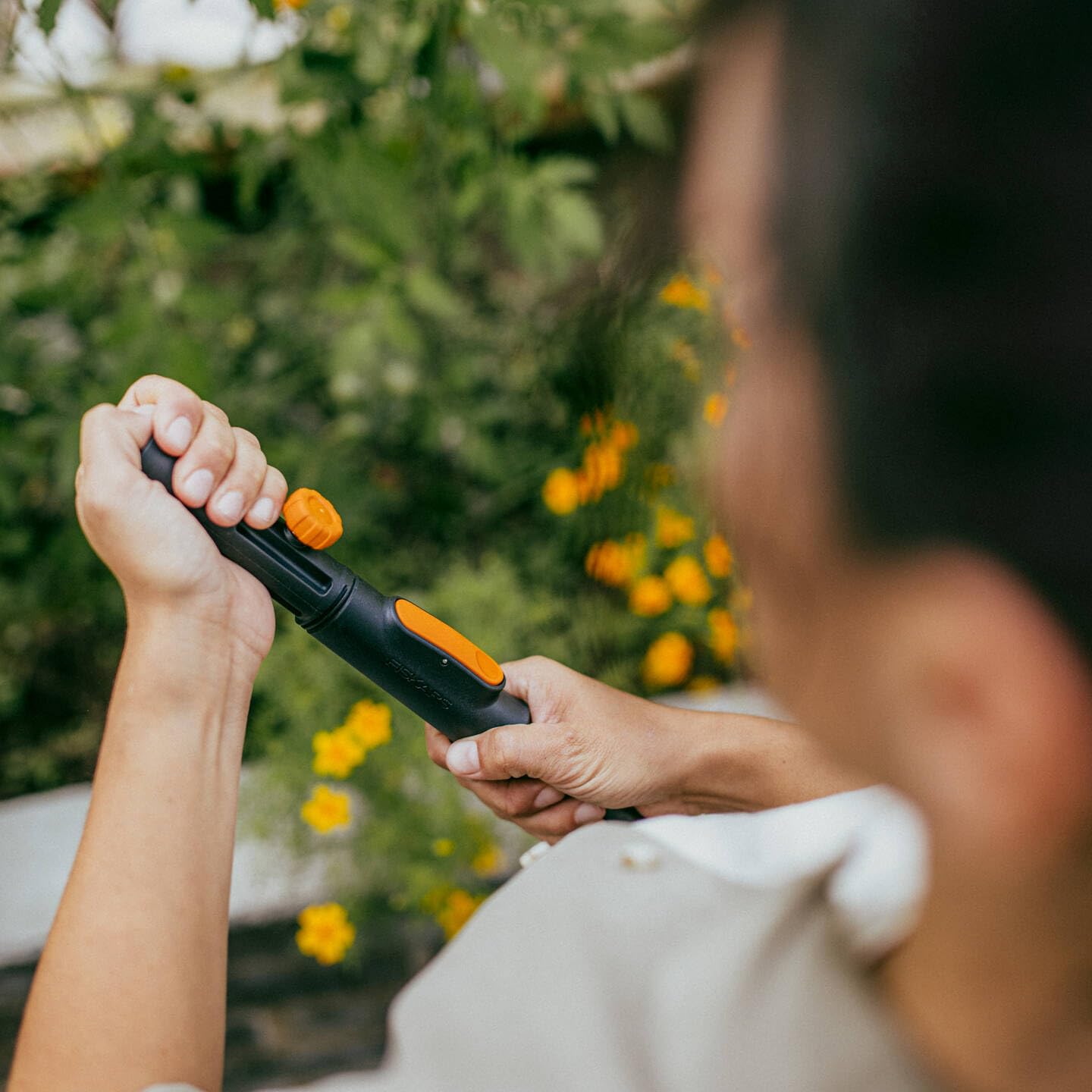 Fiskars OneClick Adaptador Universal, Conexión de Mangos OneClick con Cabezales de Herramientas de Otras Marcas, Amplia Compatibilidad, Negro y Naranja, 1080704