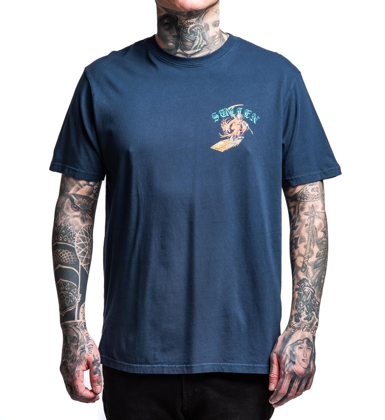 Sullen Herren Grim Surf Division Choloha Capsule Tattoo Lifestyle Graphic Premium Baumwolle Kurzarm Tee