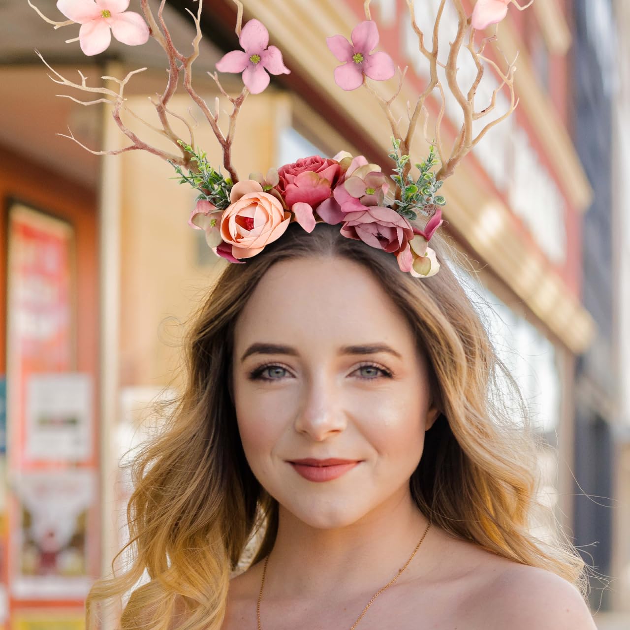 Serre-tête de renne de Noël avec bois et fleurs - Accessoire élégant pour les fêtes, séance photo et idée cadeau - Design branche marron clair