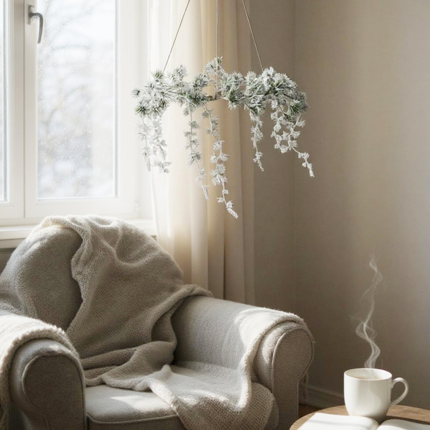 MACOSA PO671128 Kranz hängend beschneit Ø 40 cm Winterkranz Kunststoff 55 cm Aufhängung künstlicher Tannenkranz mit Schneeoptik Weihnachtsdeko zum Hängen Dekokranz