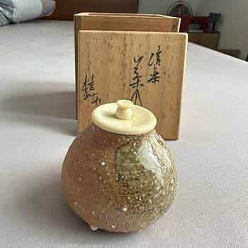 [茶道具] 桂秋作　信楽焼　茶入　(共箱) ○ Amazon.co.jp: 茶道具 桂秋作 信楽 茶入 (共箱) : ホーム＆キッチン