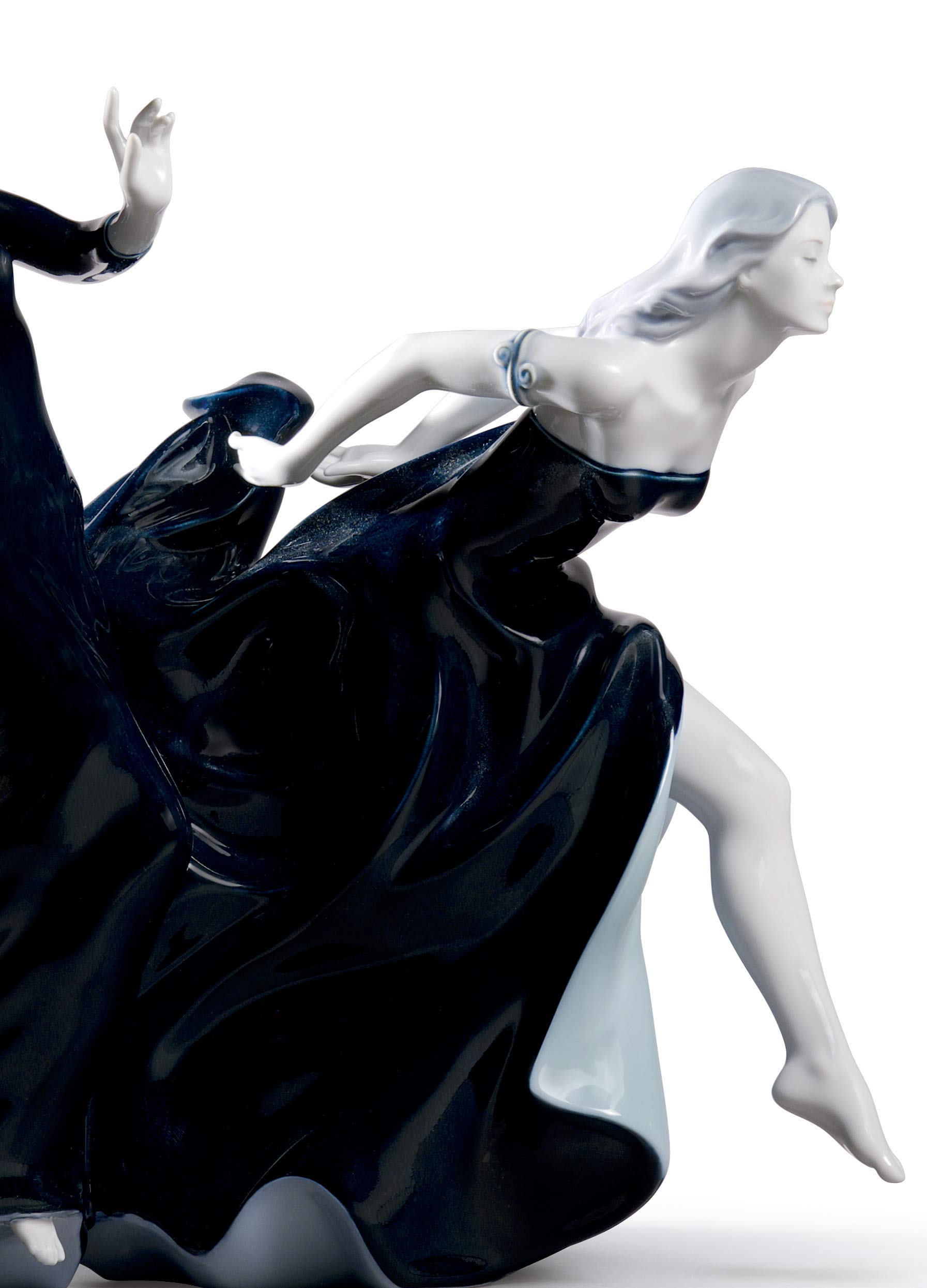 Amazon.com: LLADRÓ Night Approaches Women Figurine. Limited