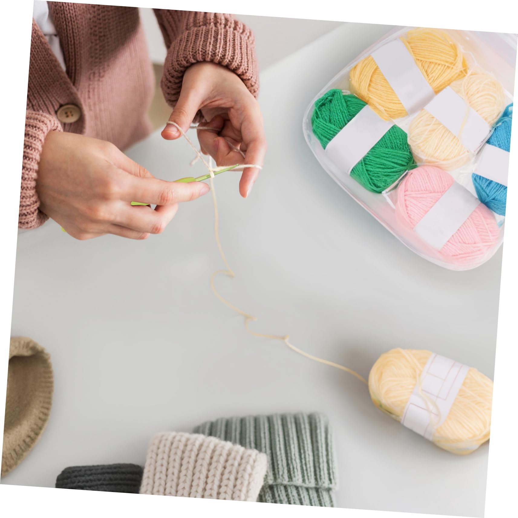 AKOOSY Kit per Uncinetto per Principianti con Filati Colorati Uncinetti Segnapunti e Nastro Completo con Borsa Portatile per Lavorare all Uncinetto