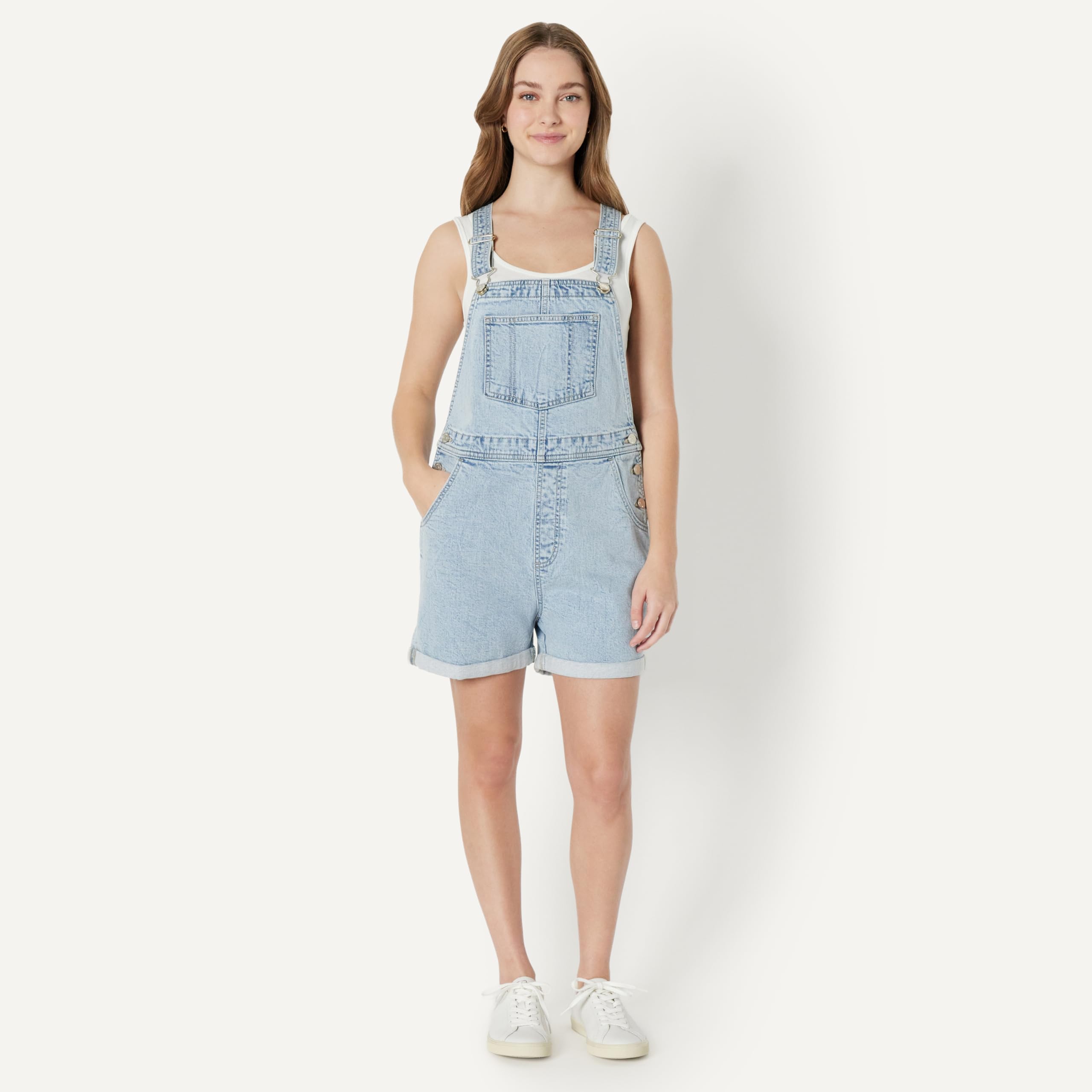 Amazon Essentials Salopette Courte en Denim, Bretelles Réglables, Coupe Décontractée, Moyennement Extensible Femme