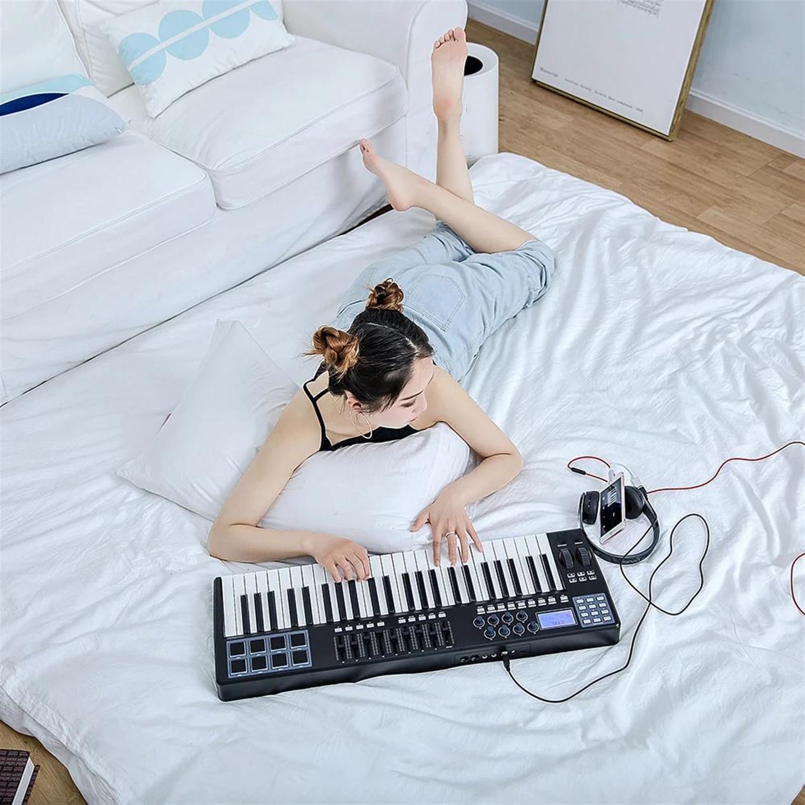 Tragbarer USB-Tastatur-Controller Mit 49 Anschlagdynamischen Tasten, 8 RGB-Pads Mit Bunter Hintergrundbeleuchtung Und USB-Kabel Tragbares Elektronisches Klavier