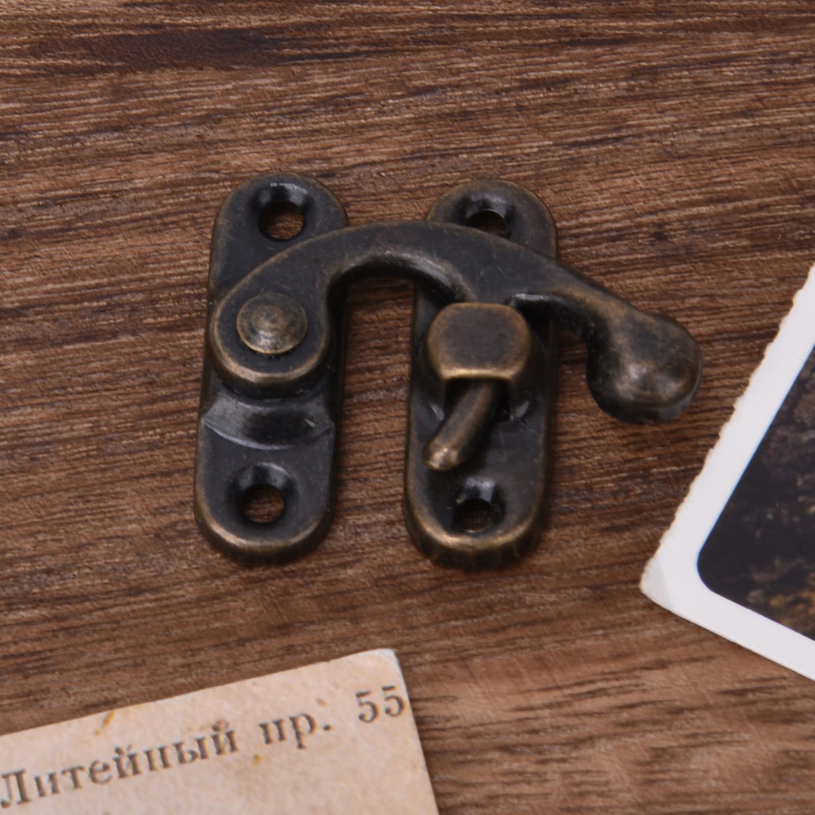 Sunicon 30Pcs Small Box Latch Hasps,Antique Right Latch Hook Hasp Retro Style Iron Latch Hook Hasp for Jewelry Gift Boxes (3.2 x 2.8cm) (Bronze right hook)