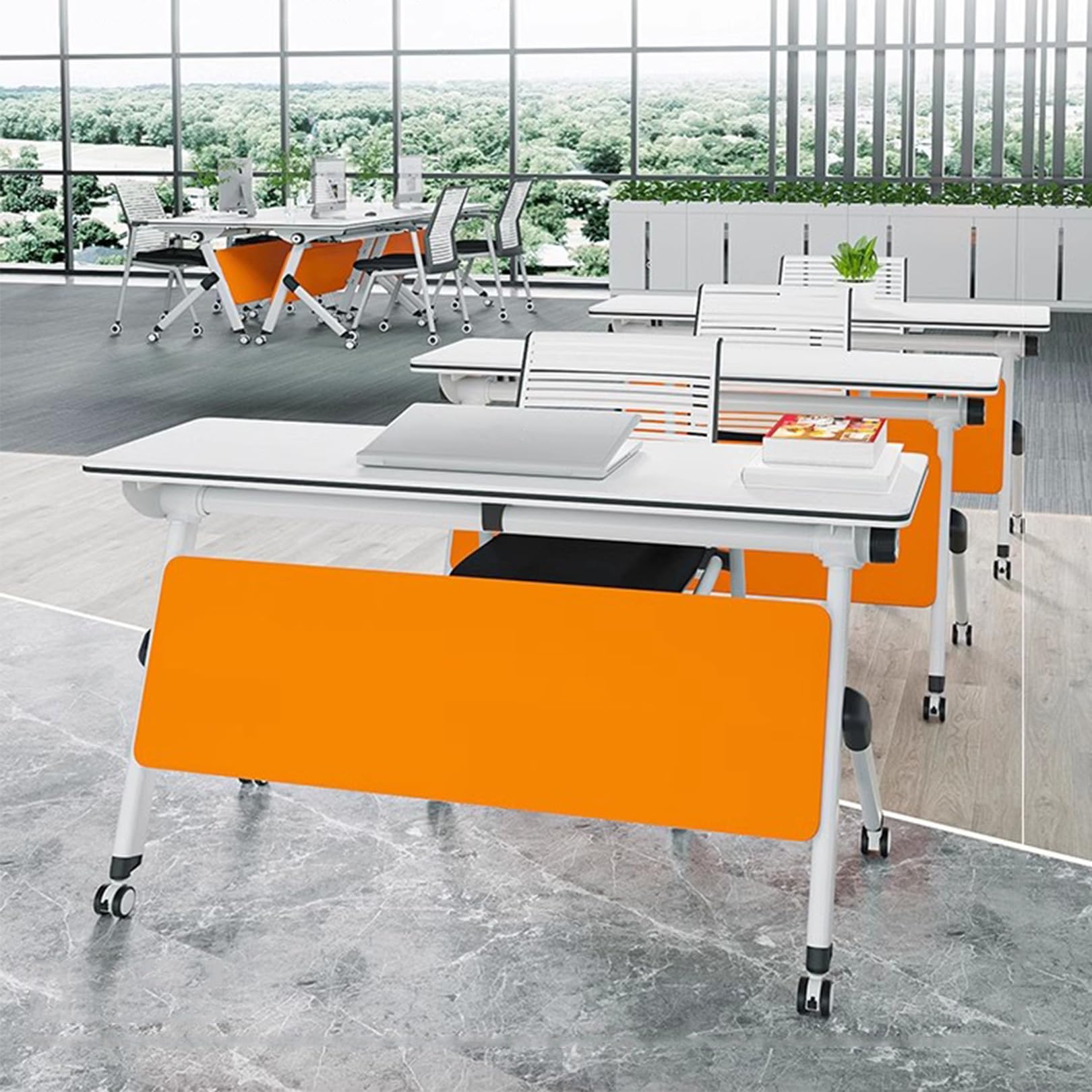 Set di tavoli da conferenza pieghevoli per formazione e seminari. Design modulare ad incastro con ruote per configurazioni flessibili in uffici, sale riunioni e sale di formazione. Soluzione