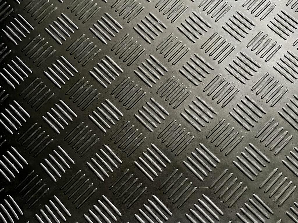 Mugar- Revestimiento Antideslizante de Caucho de 3mm con Relieve de Cuadrados Rayados - Pavimento Checker de Caucho de 1x15m o por Metro Lineal- Suelo Antideslizante de Caucho (1,5x10m)