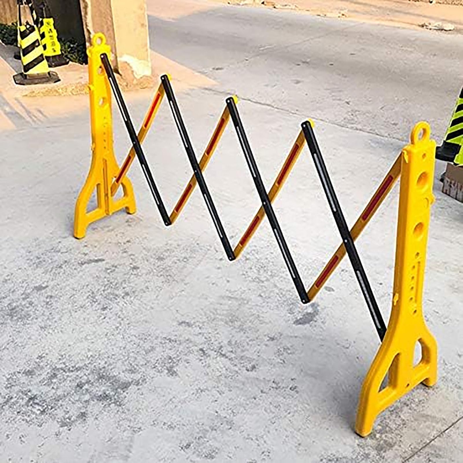 Generico Barriera Mobile espandibile - Barriera Stradale Pieghevole Gialla riempita d'Acqua e Recinzione di Sicurezza Retrattile per Uso Esterno - Cancello di Controllo del Traffico Portatile e Pali