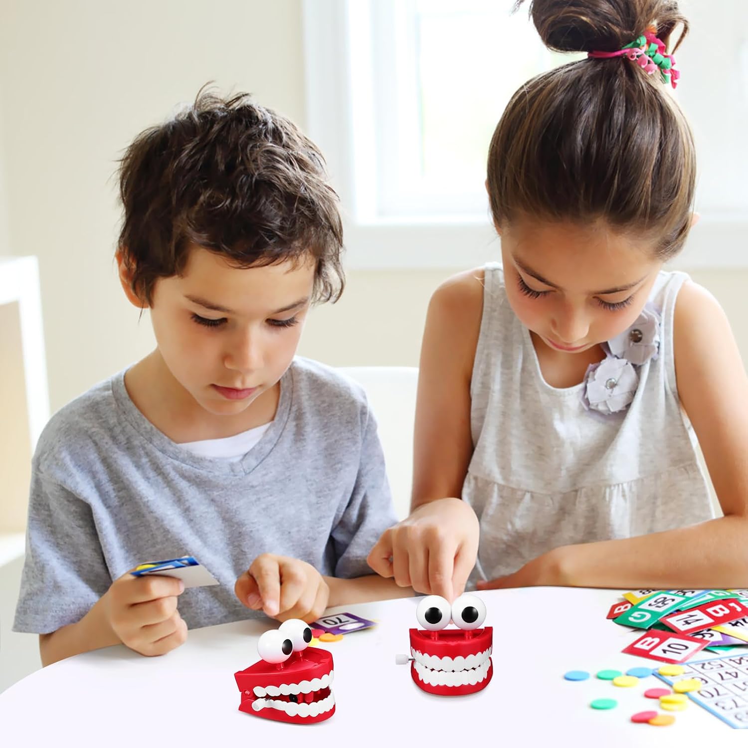 Chattering Teeth Wind up Toy: Walking Teeth Toy with LED Eyes Funny Fake Teeth Clockwork Toy Dentures Joke Toys Party Favors