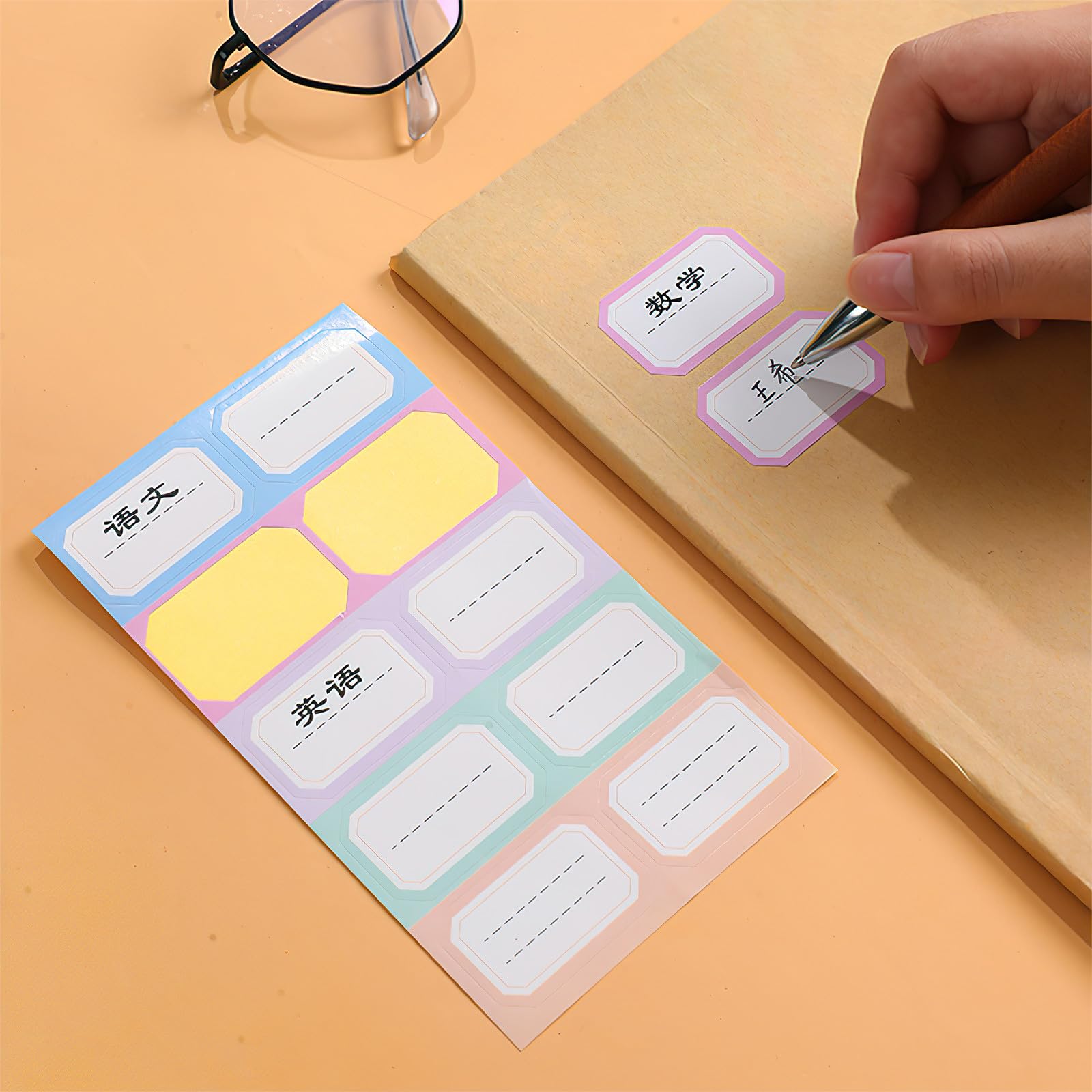 Amosfun Set de 30 Hojas de Papel Kraft Autoadhesivo para Forrar Libros y Cuadernos, Cubiertas Protectoras Superficie para Escribir, Tamaños Grande, Mediano y Pequeño