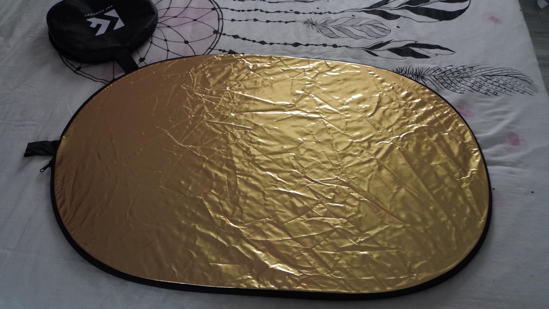 Ein kompakter Reflektor, aufgeräumt und groß aufgestellt