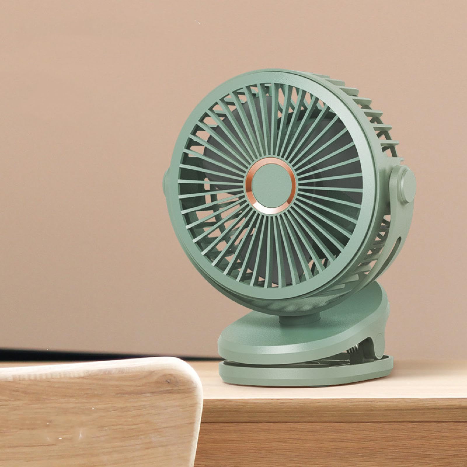 Mini ventilateur à clipser rechargeable idéal pour le bureau et les nuits en dortoir