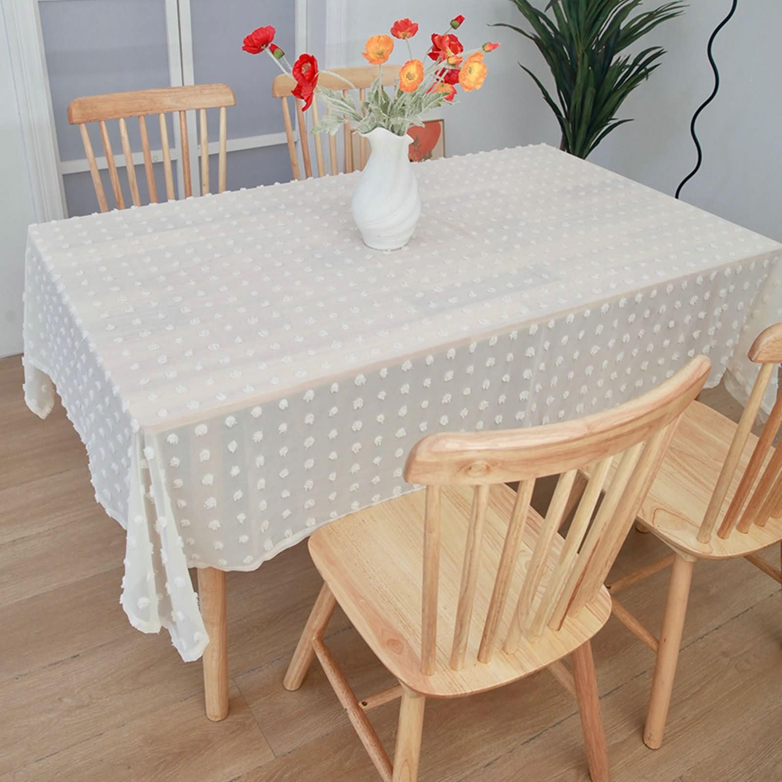 Nappe carrée 140x140 cm polyester couleur unie avec pompons