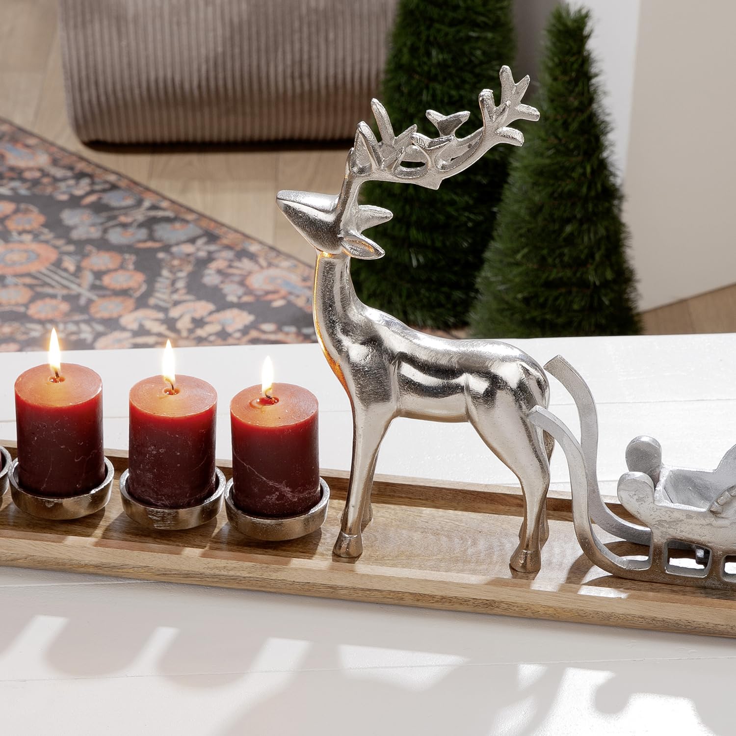 GILDE Deko großer Adventsleuchter XL – Advent Kranz Kerzen Halter modern – Adventkranz Deko Hirsch mit Schlitten – Leuchter für 4 Kerzen Farbe: Silber Braun Breite: 64 cm