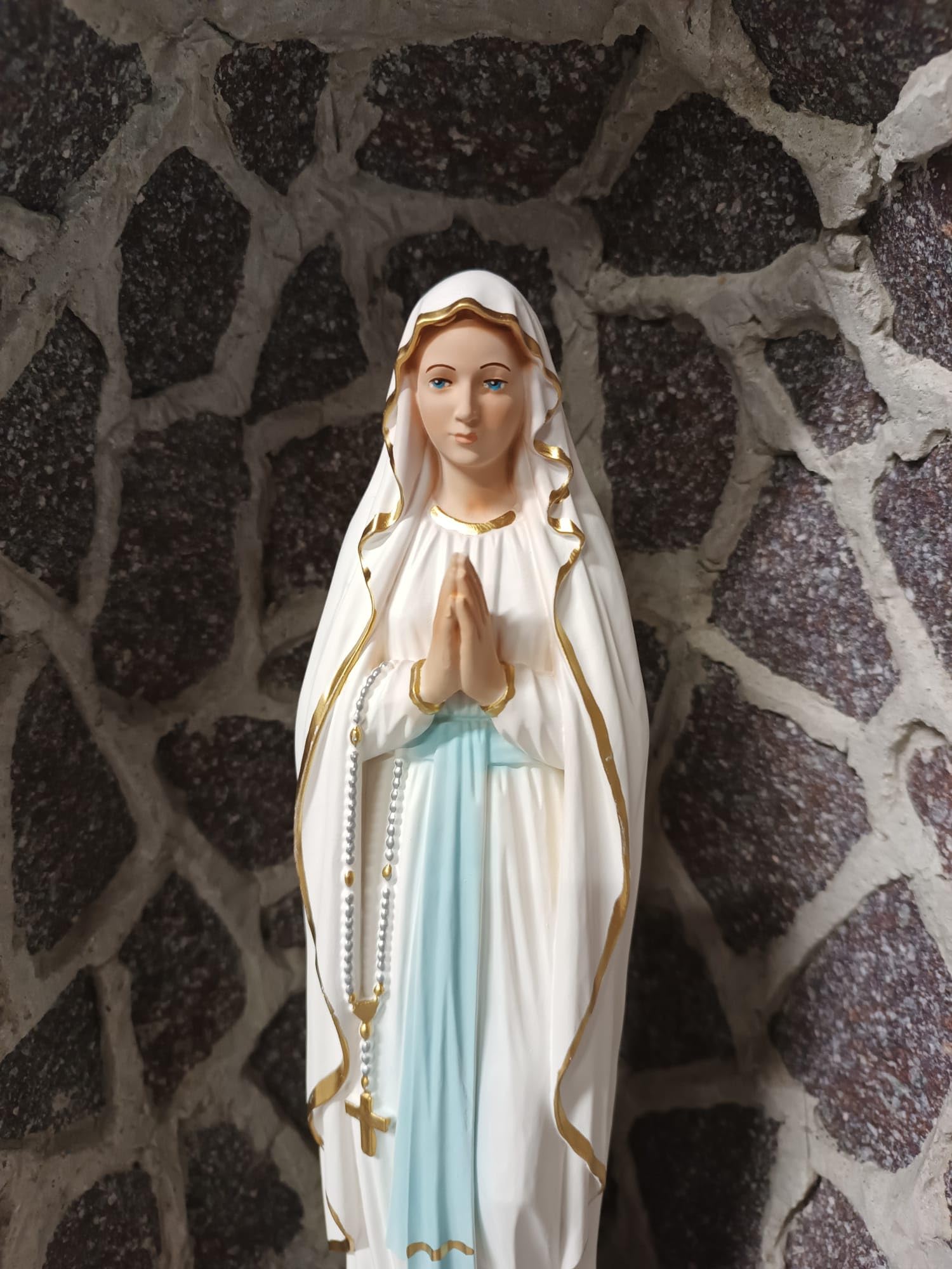Generico ArteSacraCaravaggio Grotta in porfido cm 41,5 x 29,5 con statua della Madonna di Lourdes cm 30 in marmo resina realizzata interamente a mano di produzione artigianale italiana