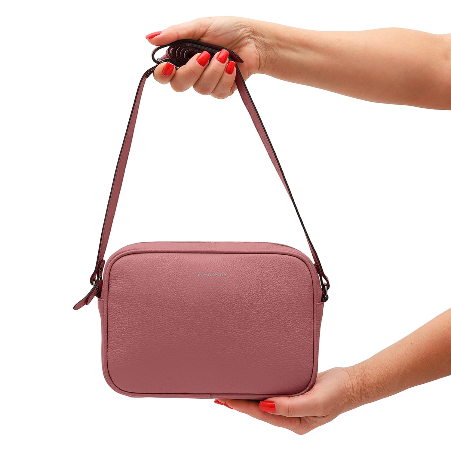 Mariart Mini Jeri Bolsa Transversal Feminina de Couro Bovino Legítimo em promoção! Veja a oferta e mais achadinhos de Bolsas 5 Hoje é o melhor dia para comprar Mariart Mini Jeri Bolsa Transversal Feminina de Couro Bovino Legítimo com aquele preço maroto! Promoção! Aproveite a oferta! 5