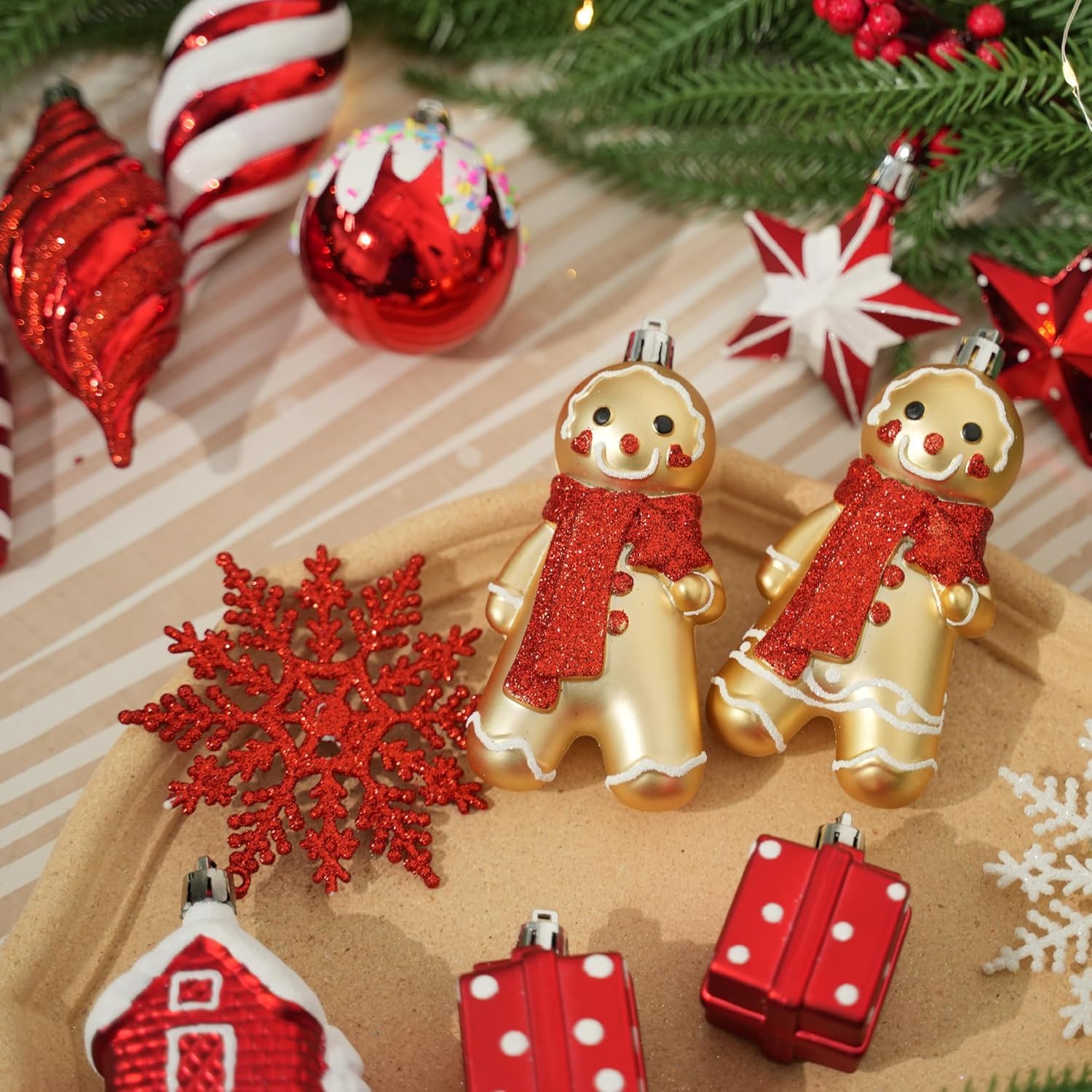 SHareconn Lot de 65 Boule de Noel, Boules de Noël en Plastique Incassable, Décorations Sapin de Noel, pour Decoration Noel Extérieur ou Intérieure, Décorer Sapin de Noël, Rouge et Blanc