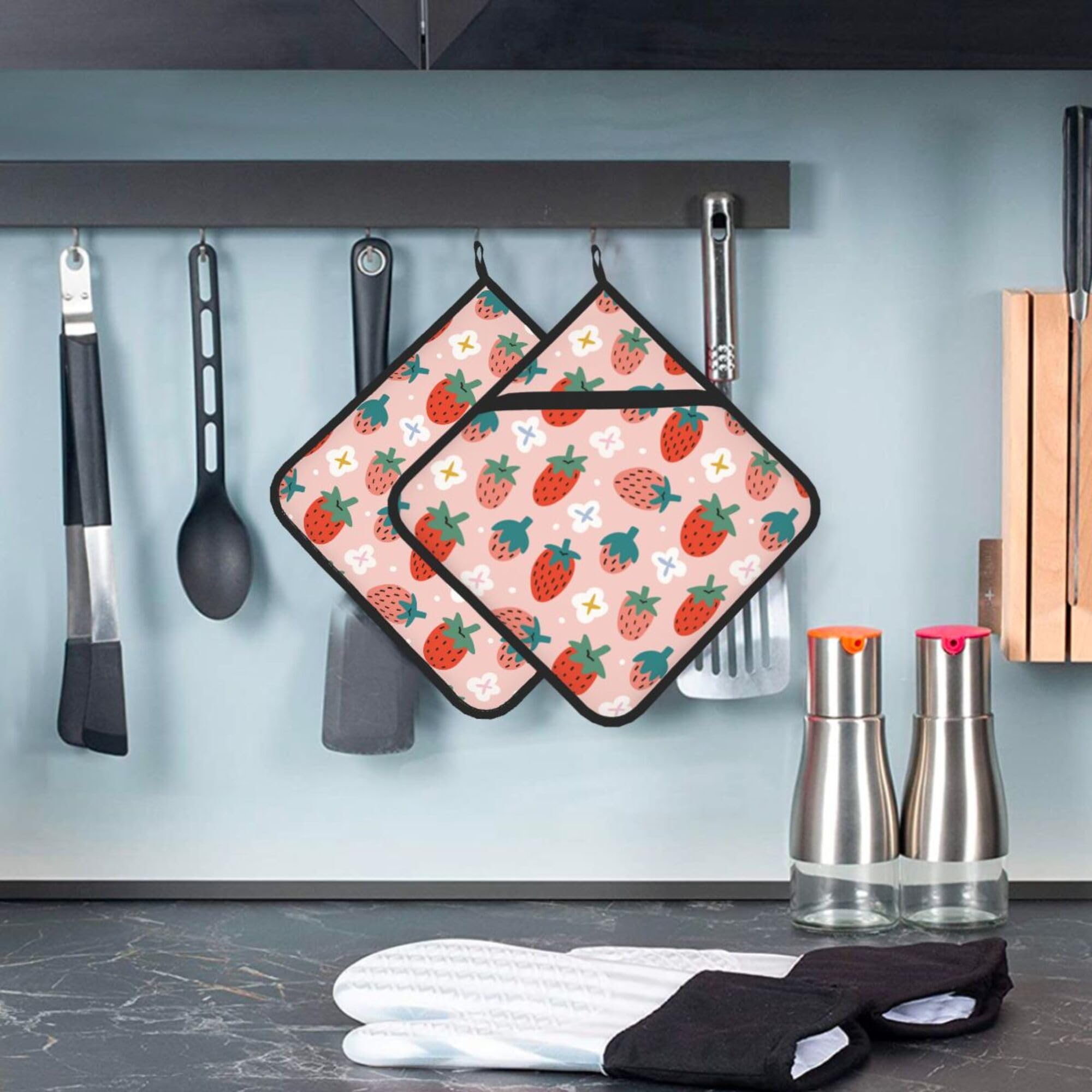 Lot de 4 maniques et maniques en silicone résistant à la chaleur et antidérapants pour cuisine, cuisine, grillades et micro-ondes Motif fraises