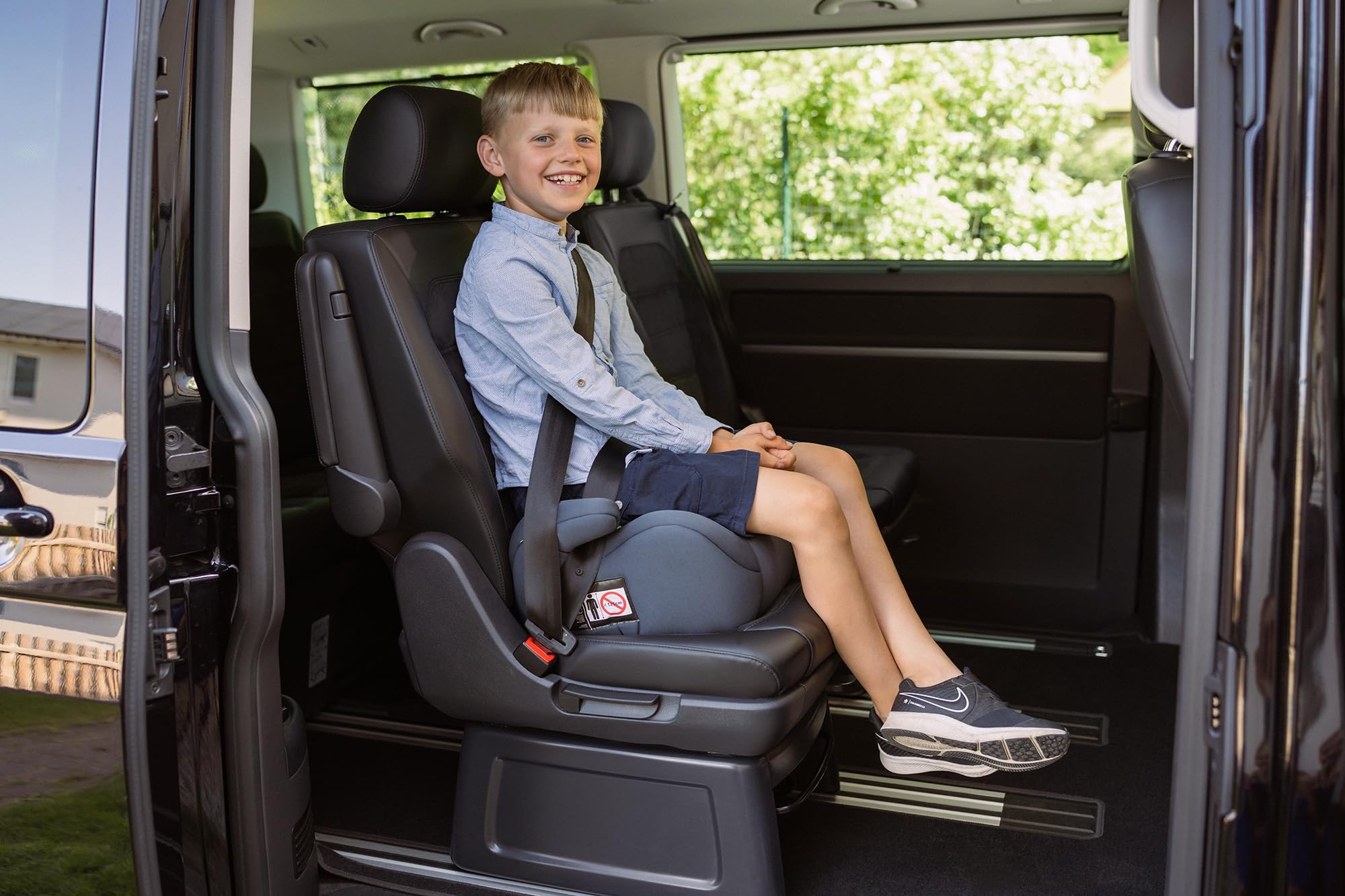 Osann Up, Sitzerhöhung Auto Kinder, Kindersitzerhöhung ohne Isofix 125-150cm (ca. 15-36 kg), Sitzschale i-Size- Black