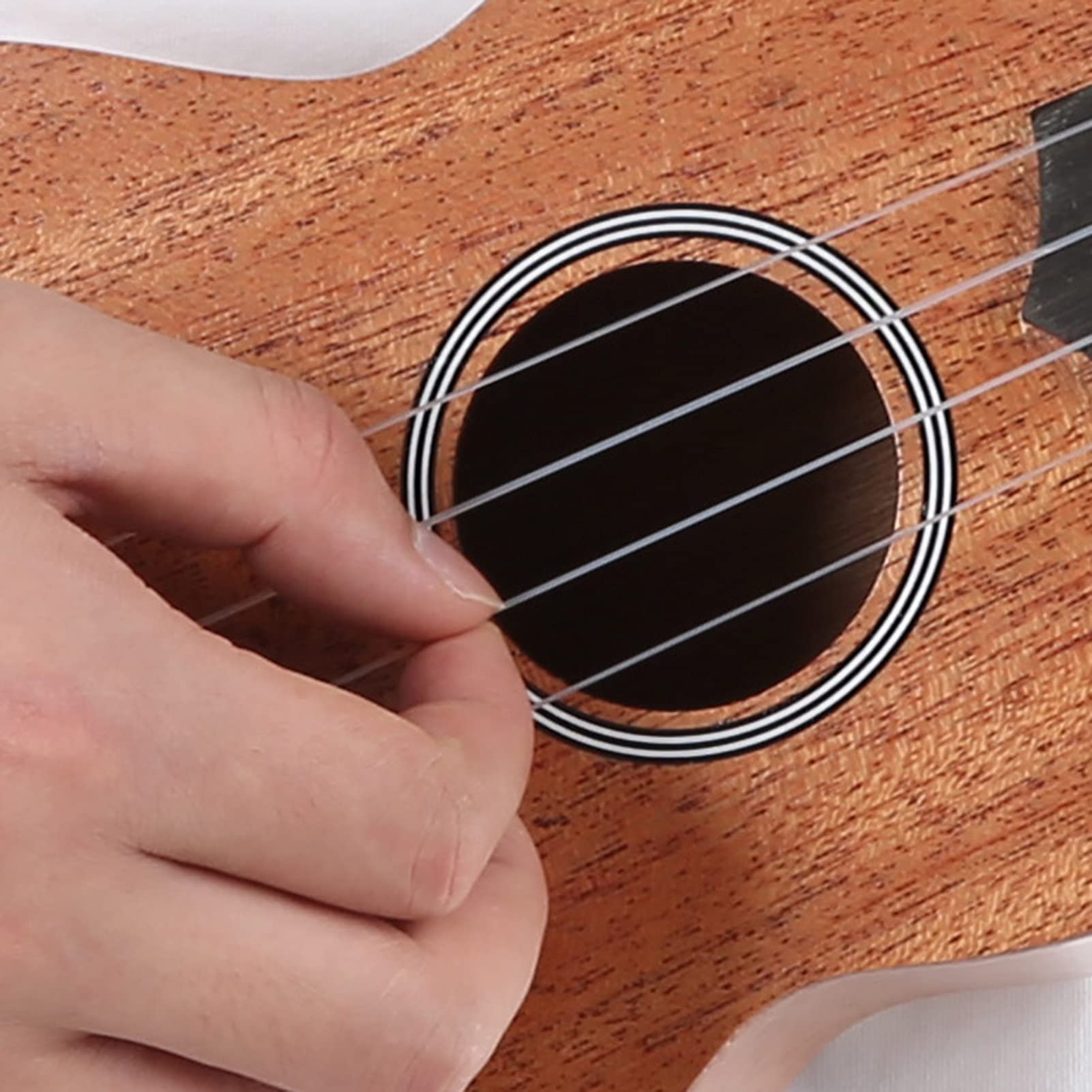 Ukelele de caoba para principiantes con bolsa de viaje y afinadores cerrados para aprender música, un instrumento musical de tamaño soprano de 21 pulgadas que crea un