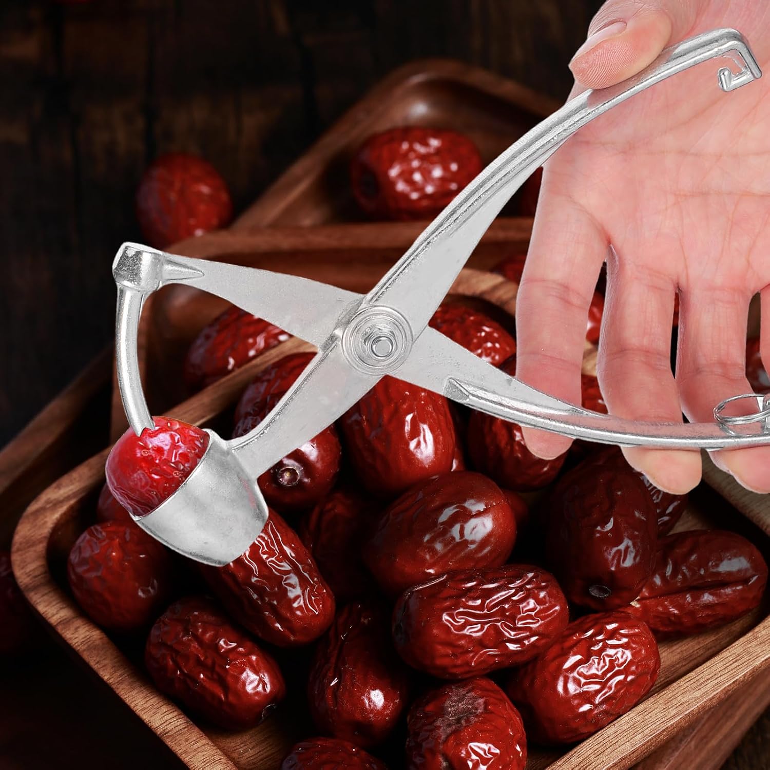 Toyvian Wear-resistant Metal Cherry Pitter and Kitchen Red Date Corer Pliers Portable Core Remover Tool for Fruit and Vegetable Pitting, Reusable Handheld Corer for Olives and Cherries