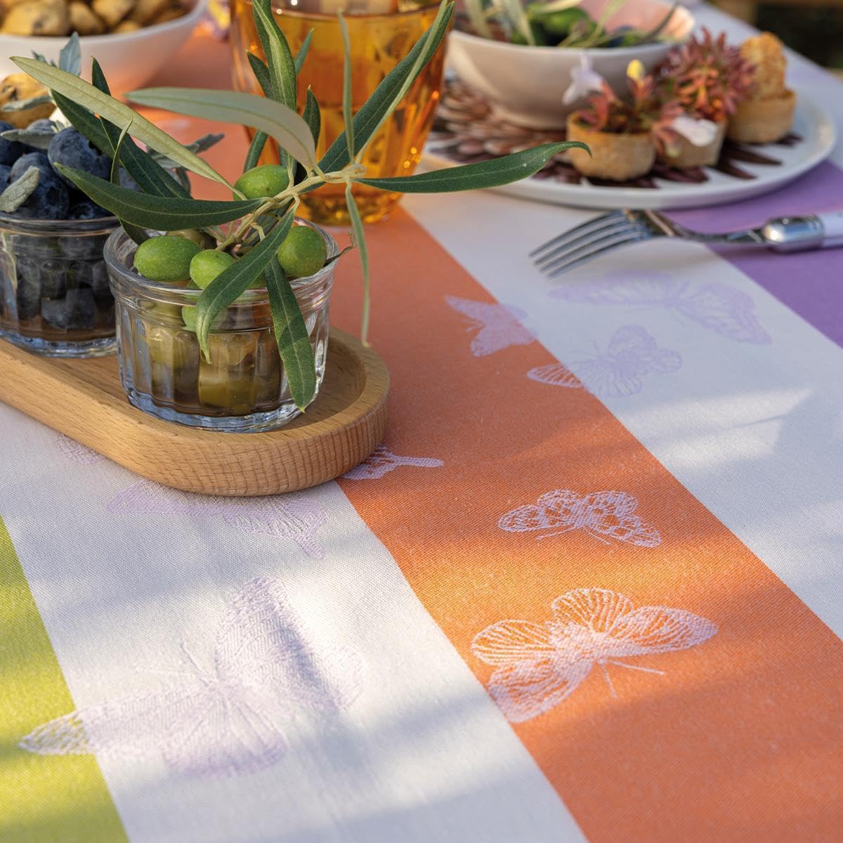 Le Jacquard Français Chemin de table Bal des Papillons Lilas 50 x 150 cm en coton