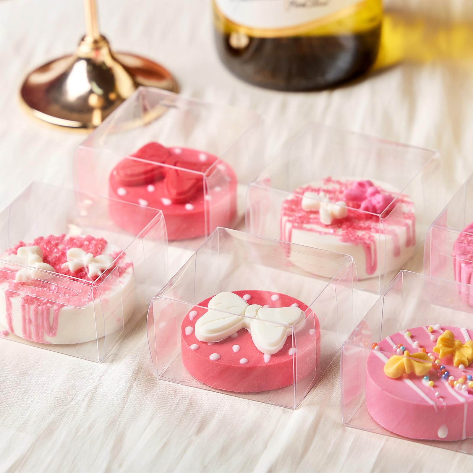 Jutieuo 100 Stück einzelne transparente Oreos Keksboxen mit Schokoladenüberzug, 5.5x5.5x3.5 cm, einzelne Macaron-Boxen mit Bändern, Süßigkeiten, Mondkuchen-Verpackung