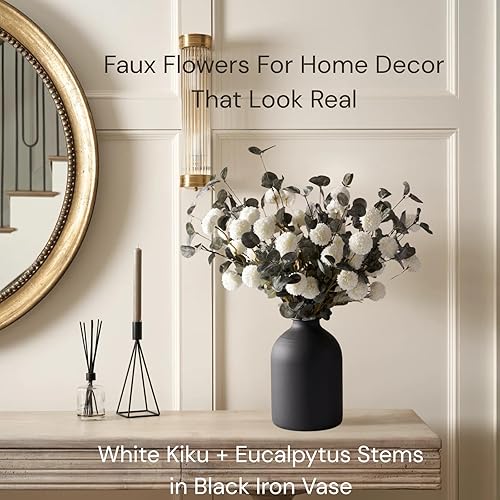 Miniatura 9 de RyddeligHome Flor Kiku sintética blanca  10 tallos y 18 tallos de eucalipto (2 ramas), pequeñas mini flores de crisantemo, bolas de pompones