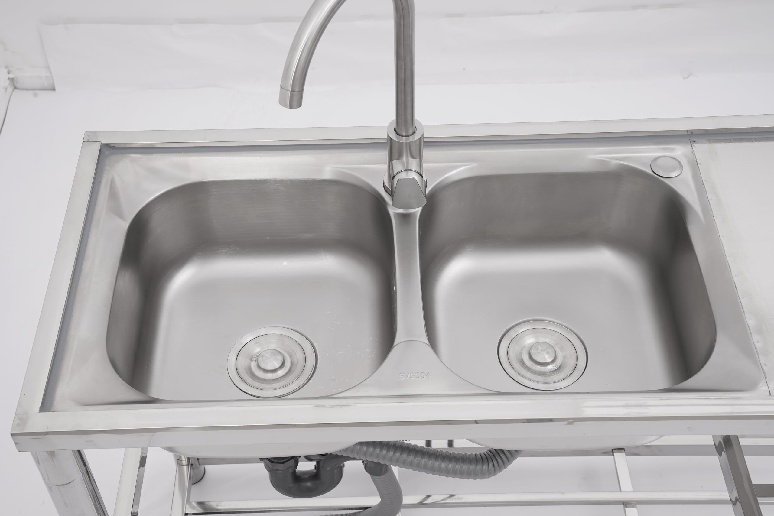 Lavello Portatile in Acciaio Inox, Lavabo Freestanding con 2 Vasche, Sink Cucina da Esterno con Ripiani, Lavandino da Campeggio per Camper con Rubinetto 360°,Capacità di Carico di 100kg