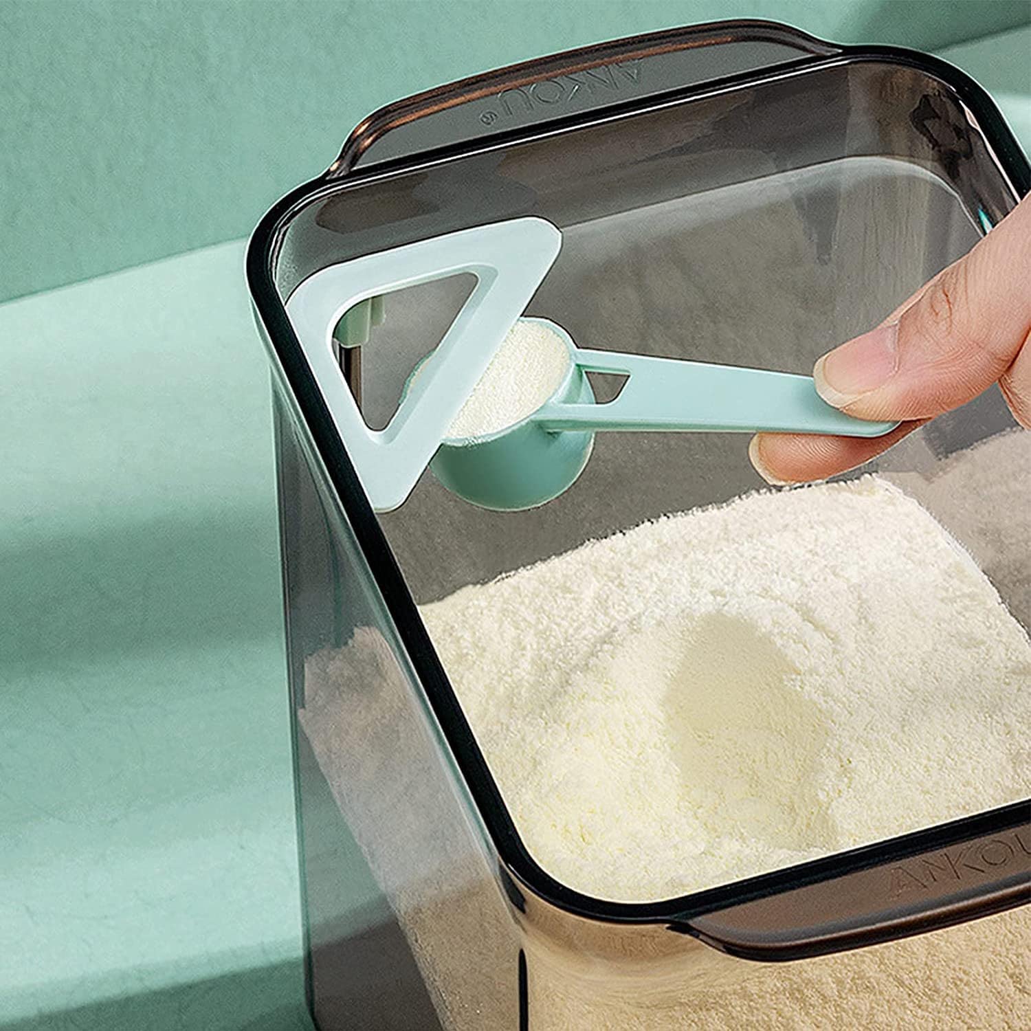 2.3L Conteneur Scellé pour Lait Poudre, Distributeur de Lait en Poudre, Contenant de Poudre de Lait avec Couvercles, Anti-UV, Opération à Une Main, pour Le lait en Poudre, Les Collations, Les Céréales