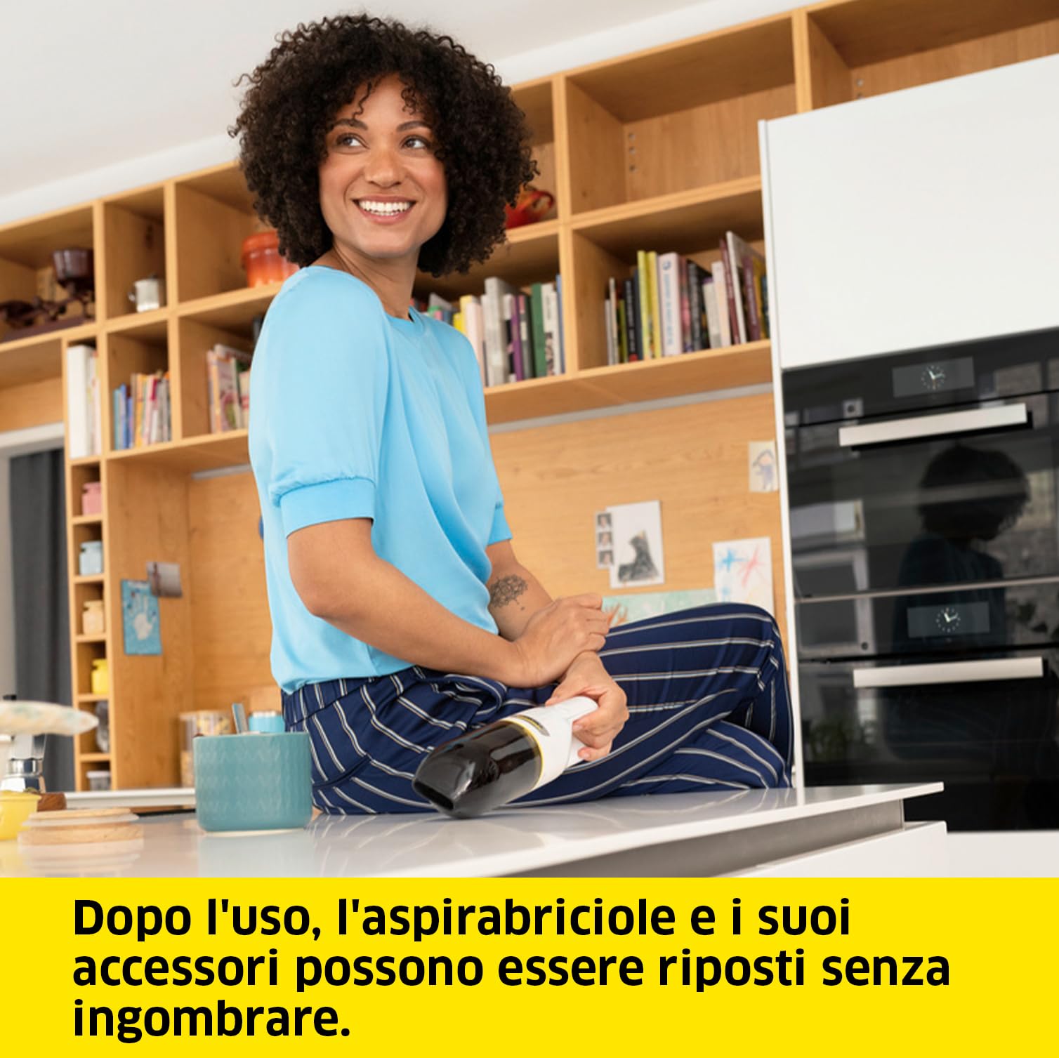 KÄRCHER Aspirabriciole a Batteria CVH 3 Plus, Compatto per un uso rapido in casa e in macchina, Capienza: 0,15l, Peso: 0,6kg, Batteria da 7,2 V, con stazione di ricarica USB e ugello per fessure 2in1