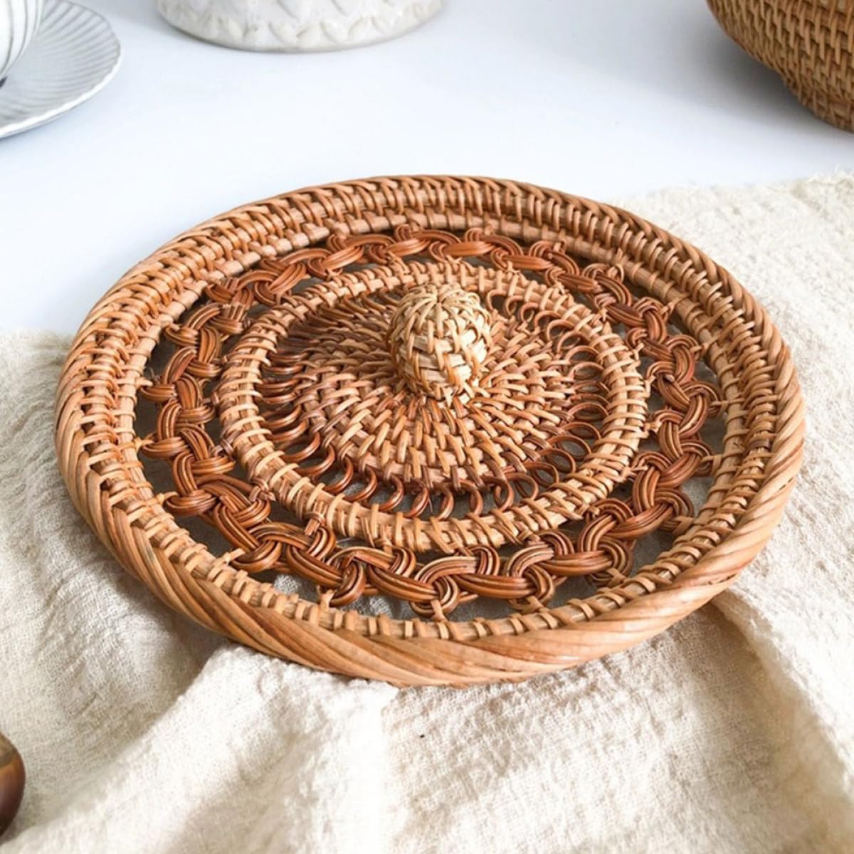 Cestino Portaoggetti Robusto e Funzionale in Rattan Intrecciato Coperchio per Dolci e Snack, per Studio o Regalo di Inaugurazione Casa